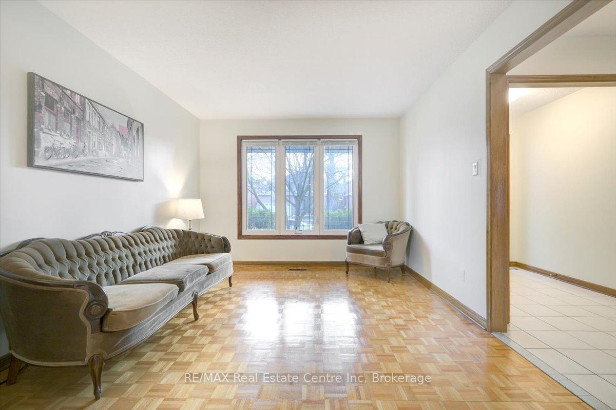 Photo 7 of 15 Glitter Road, Vaughan, East Woodbridge — HOMEH