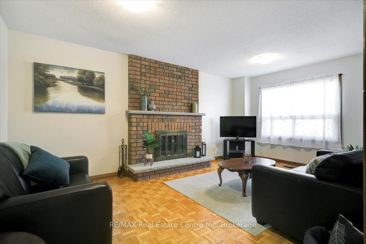 Photo 10 of 15 Glitter Road, Vaughan, East Woodbridge — HOMEH