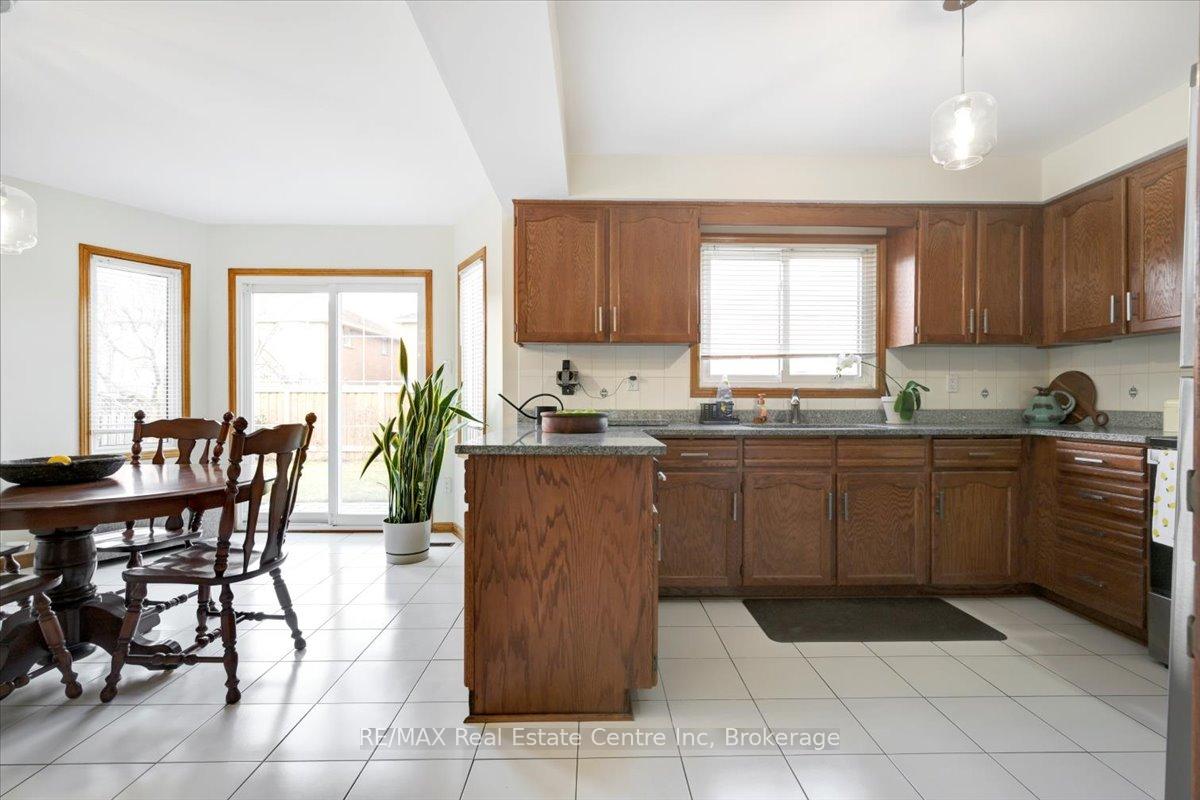 Photo 16 of 15 Glitter Road, Vaughan, East Woodbridge — HOMEH