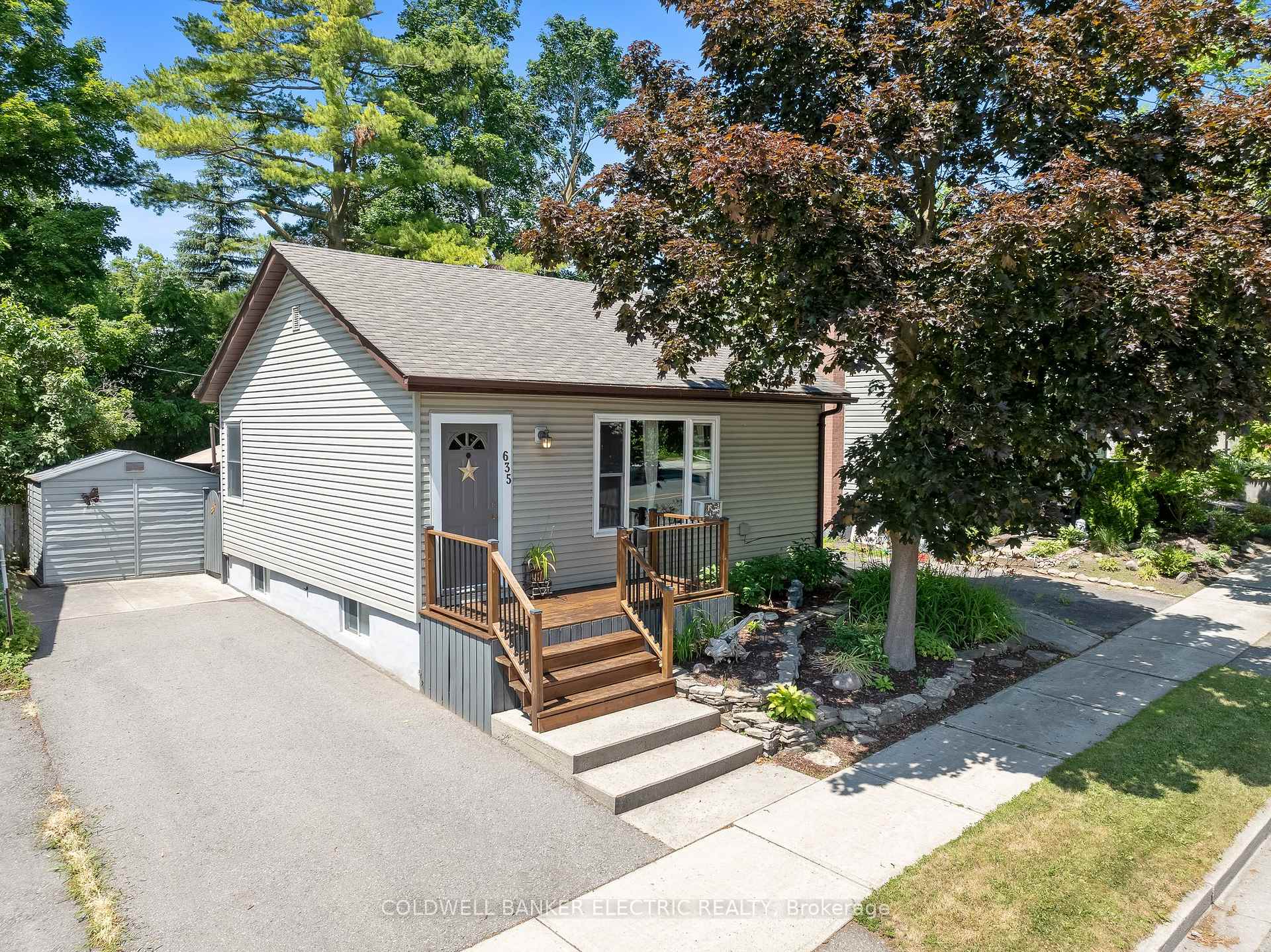 Photo 2 of 635 Park Street N, Peterborough, Northcrest Ward 5 — HOMEH