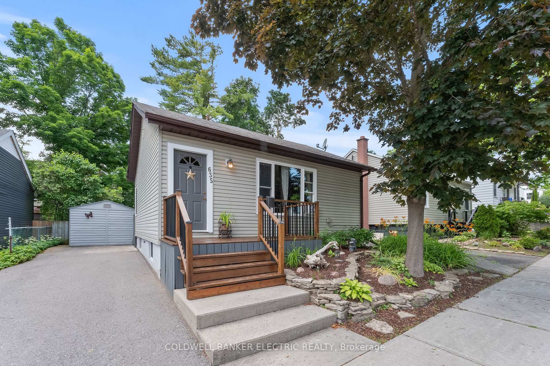 Photo 3 of 635 Park Street N, Peterborough, Northcrest Ward 5 — HOMEH