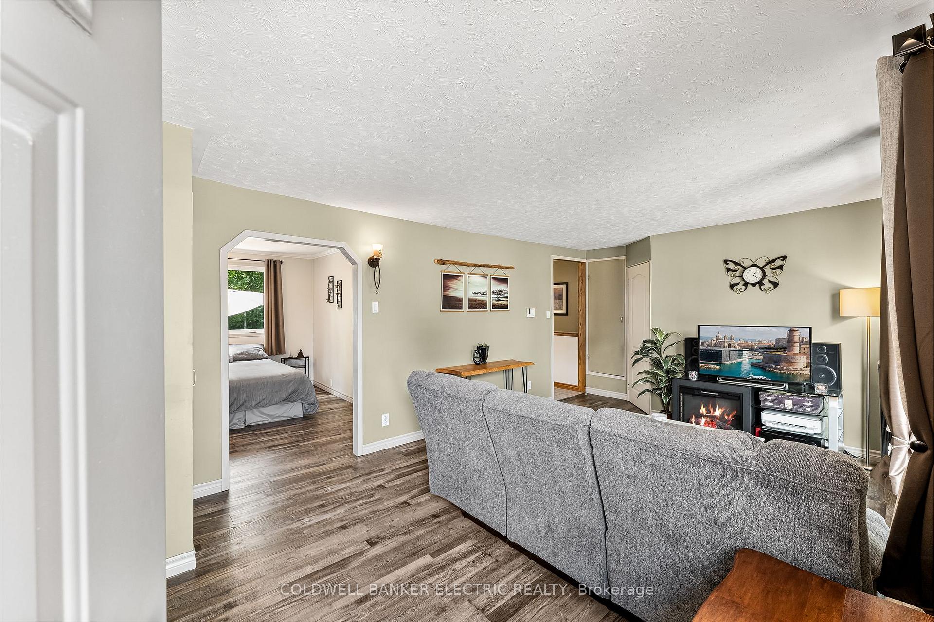Photo 5 of 635 Park Street N, Peterborough, Northcrest Ward 5 — HOMEH