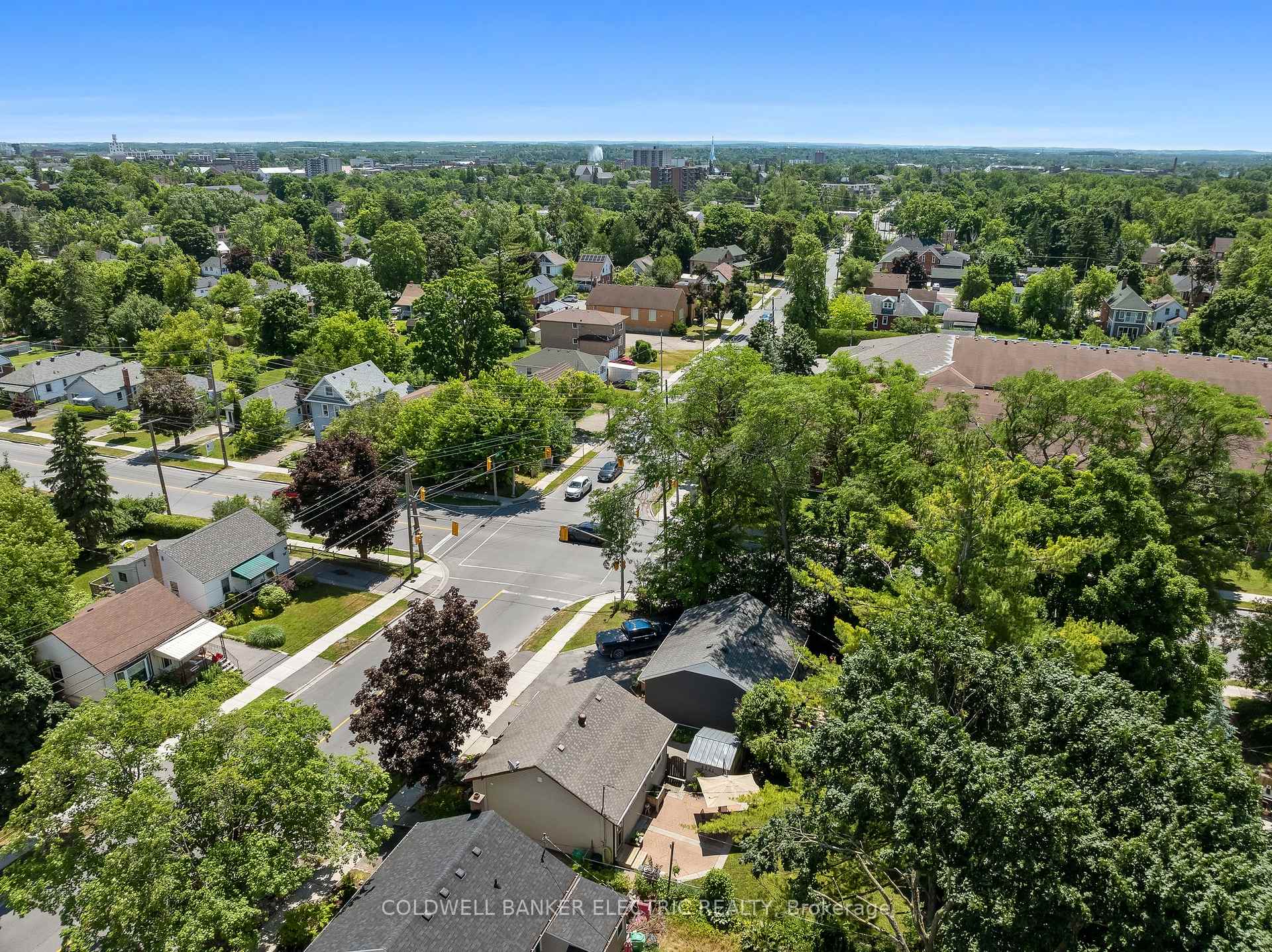 Photo 32 of 635 Park Street N, Peterborough, Northcrest Ward 5 — HOMEH