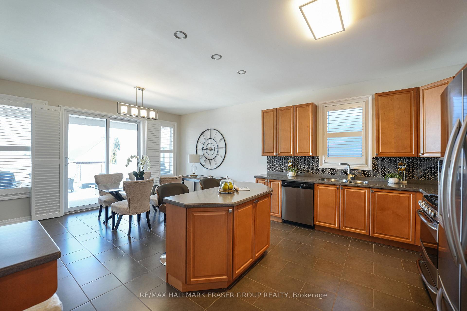 Photo 12 of 826 Eagle Ridge Drive, Oshawa, Taunton — HOMEH