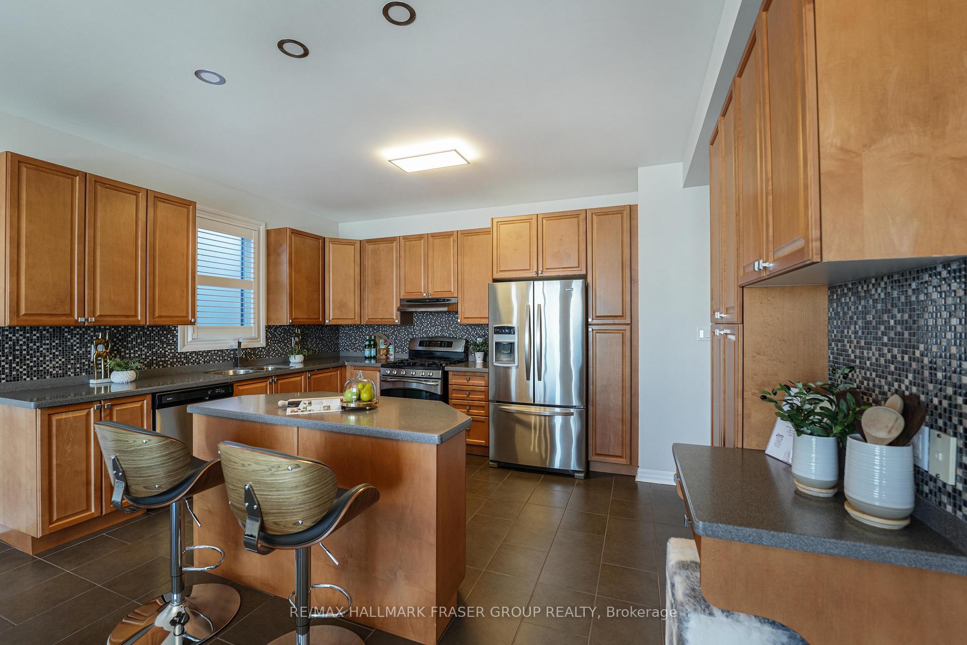 Photo 14 of 826 Eagle Ridge Drive, Oshawa, Taunton — HOMEH