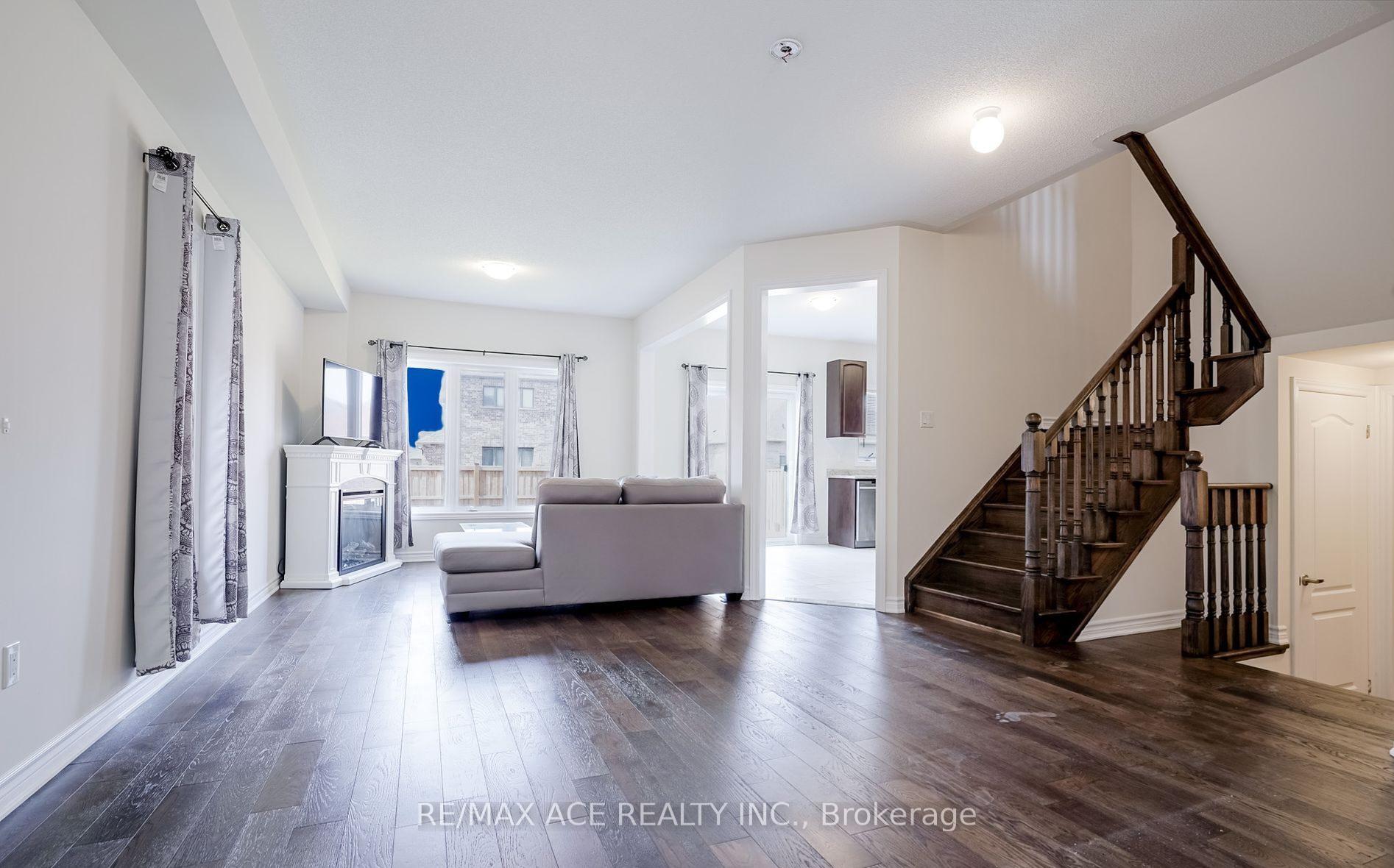 Photo 5 of 18 Jardine Street, Brock, Beaverton — HOMEH
