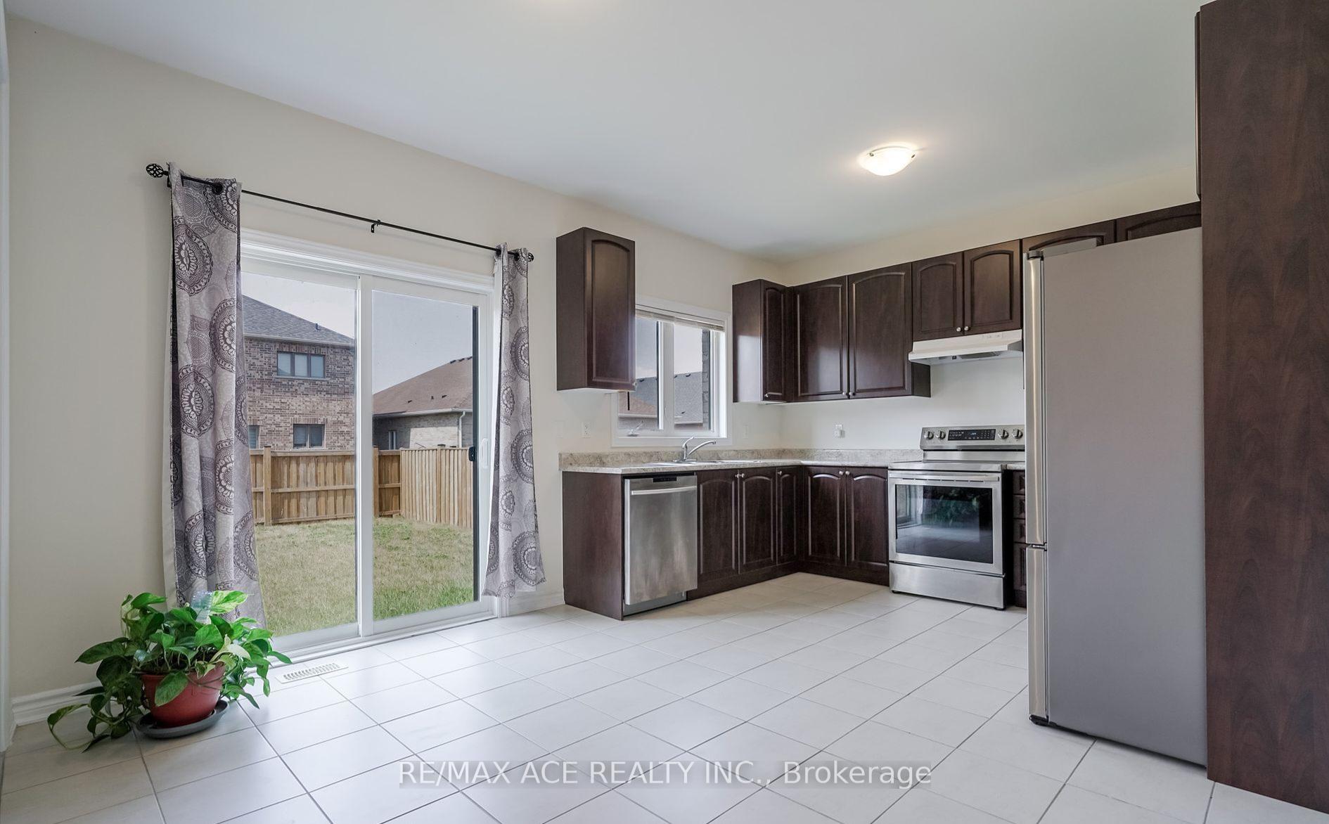Photo 4 of 18 Jardine Street, Brock, Beaverton — HOMEH