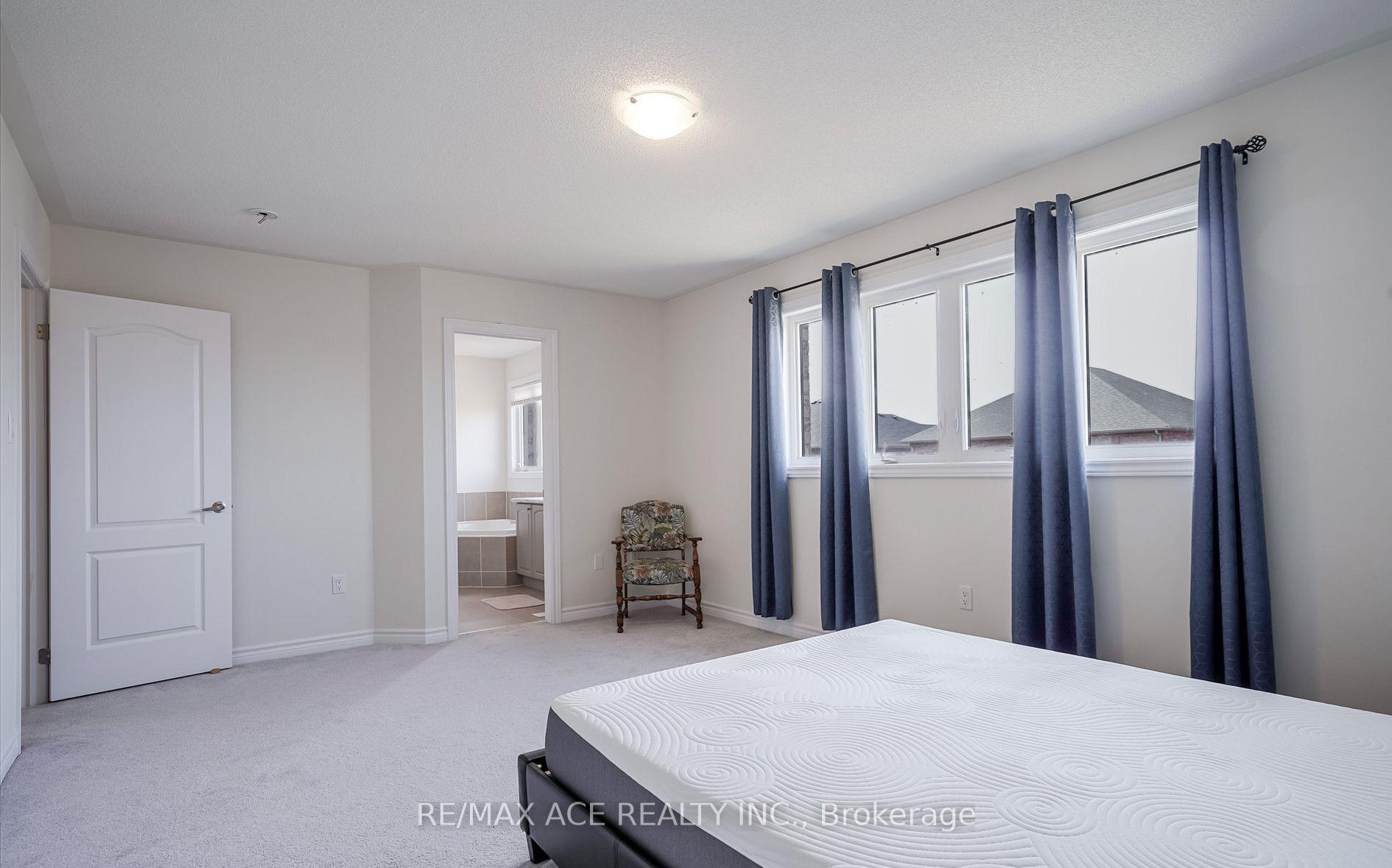 Photo 7 of 18 Jardine Street, Brock, Beaverton — HOMEH