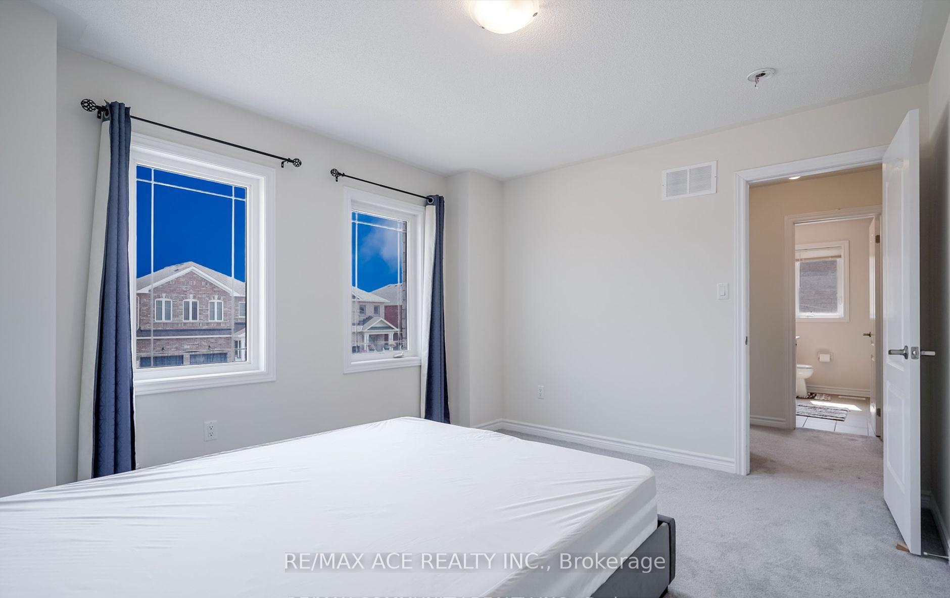 Photo 10 of 18 Jardine Street, Brock, Beaverton — HOMEH
