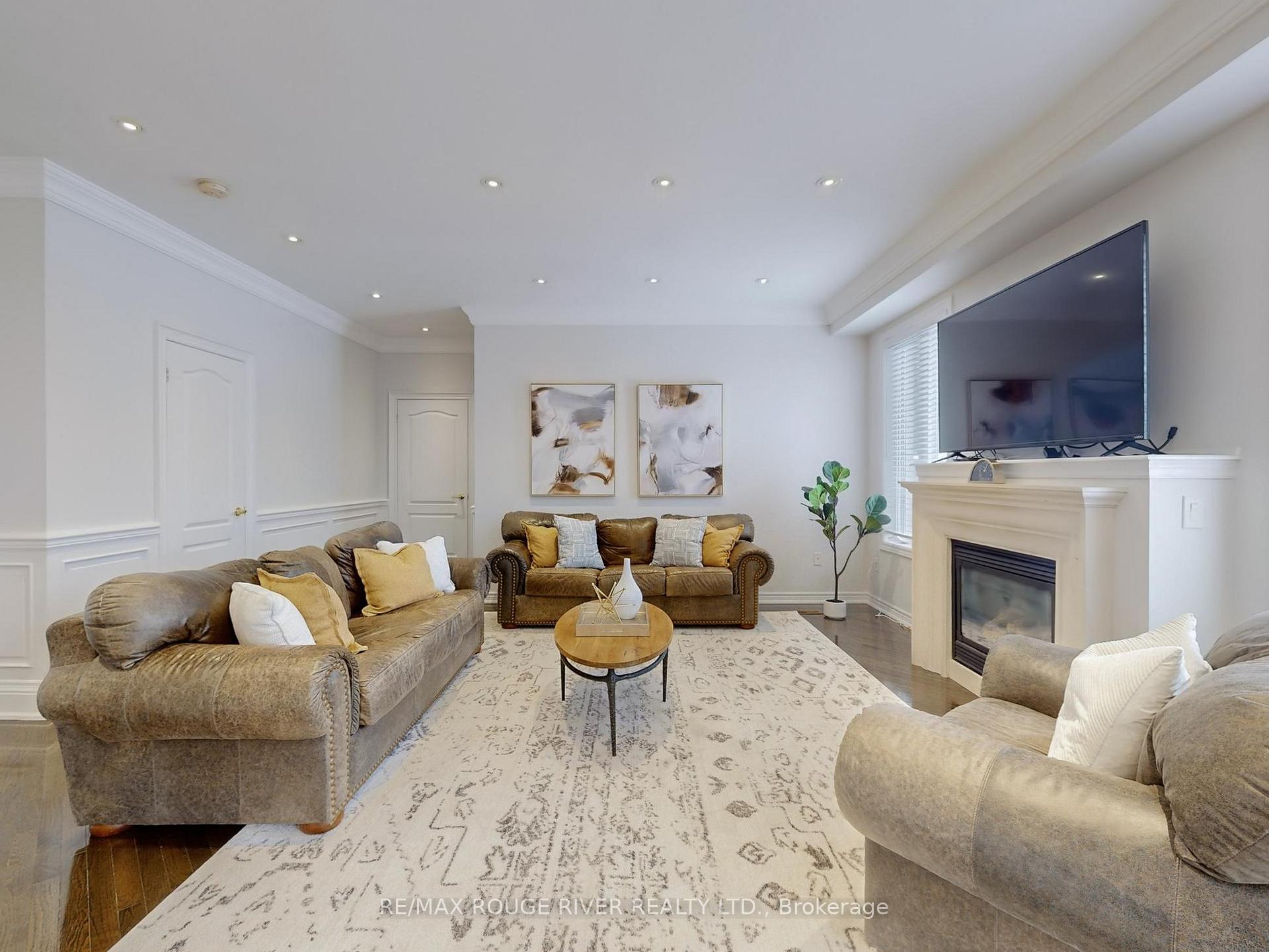 Photo 10 of 26 Josephine Road, Vaughan, Vellore Village — HOMEH