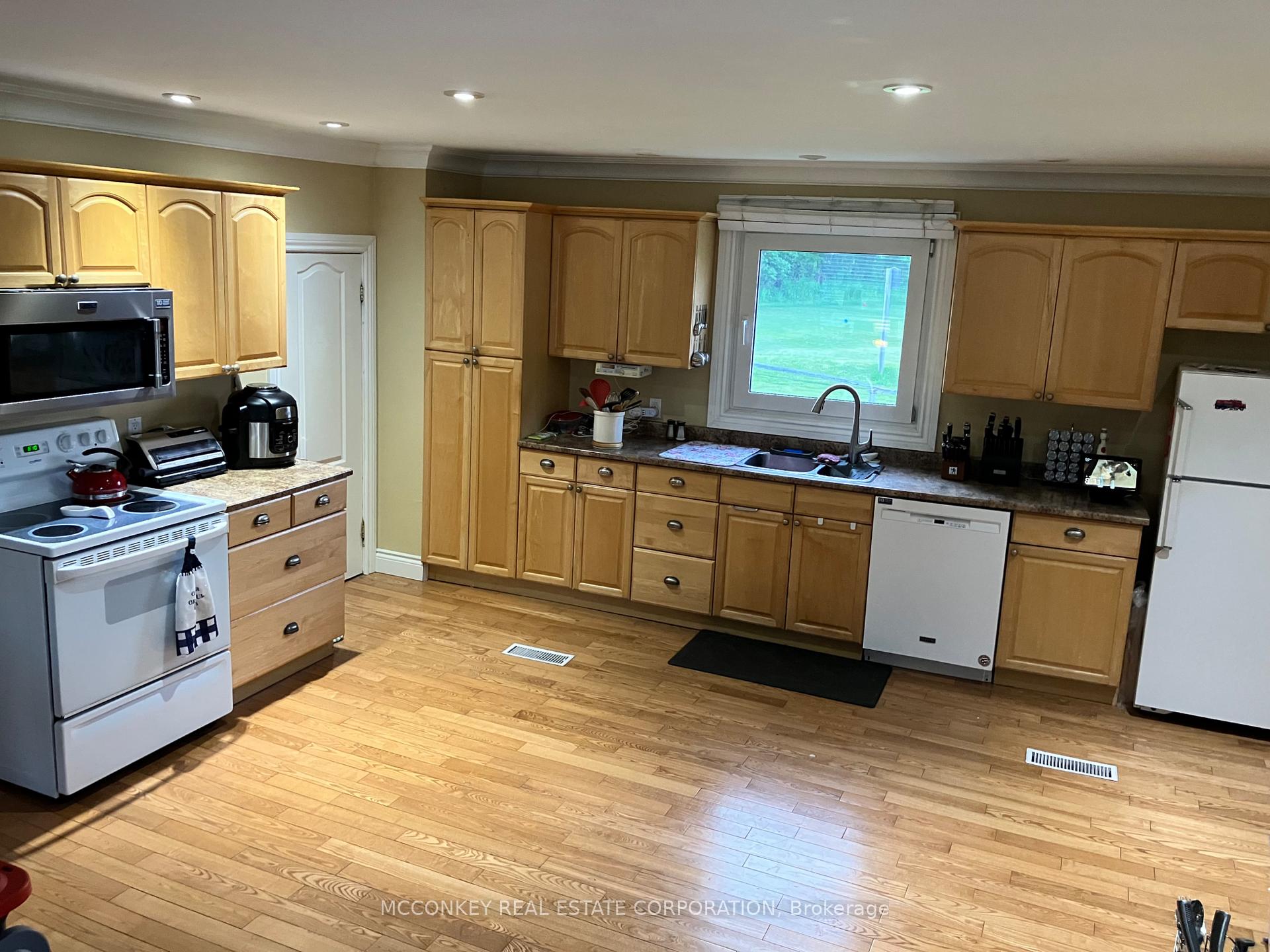 Photo 5 of 2450 Ashburnham Drive, Peterborough, Ashburnham Ward 4 — HOMEH