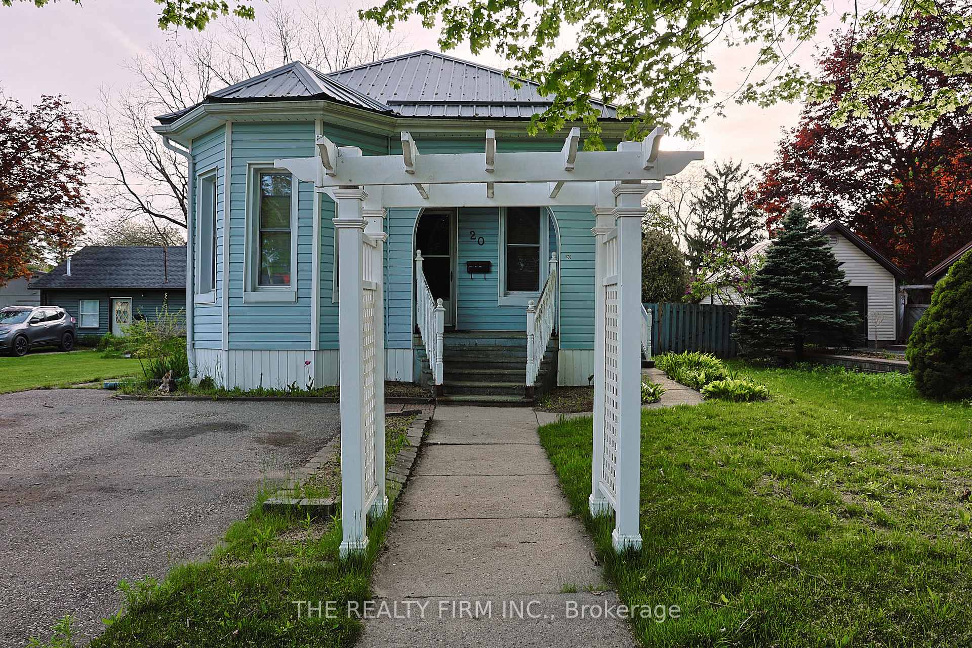 Photo 2 of 20 Dufferin Street, Aylmer — HOMEH