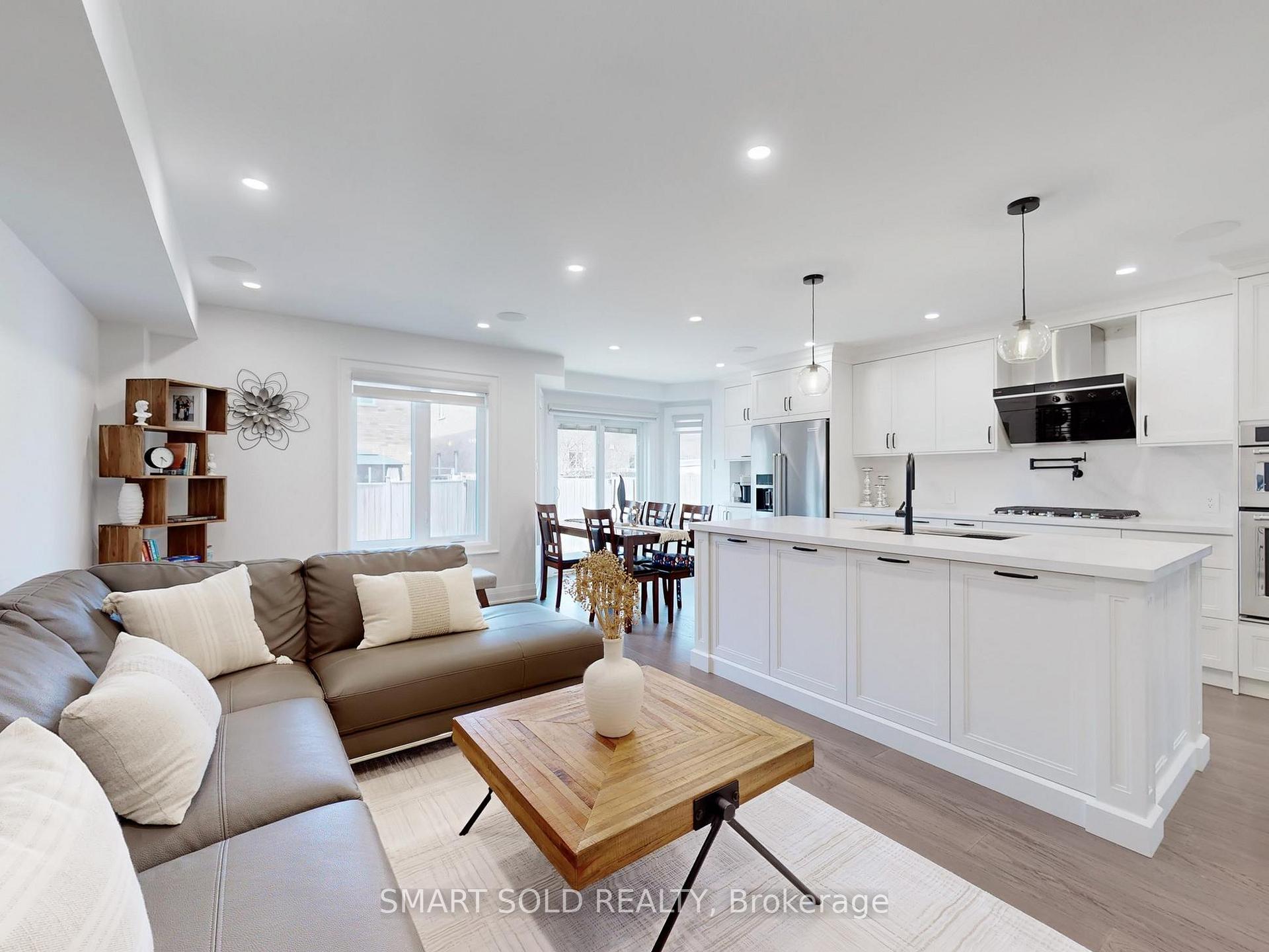 Photo 2 of 51 Cassia Crescent, Vaughan, Maple — HOMEH
