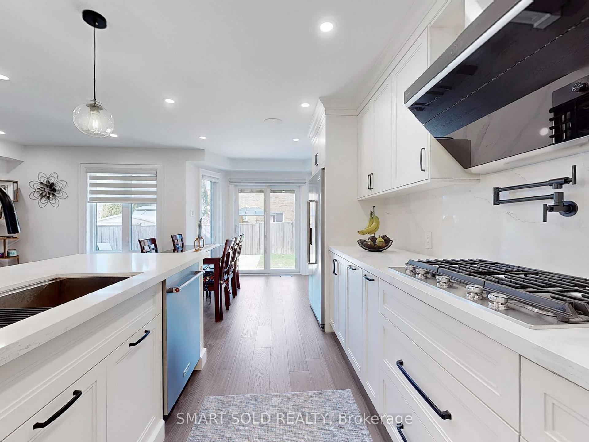 Photo 5 of 51 Cassia Crescent, Vaughan, Maple — HOMEH