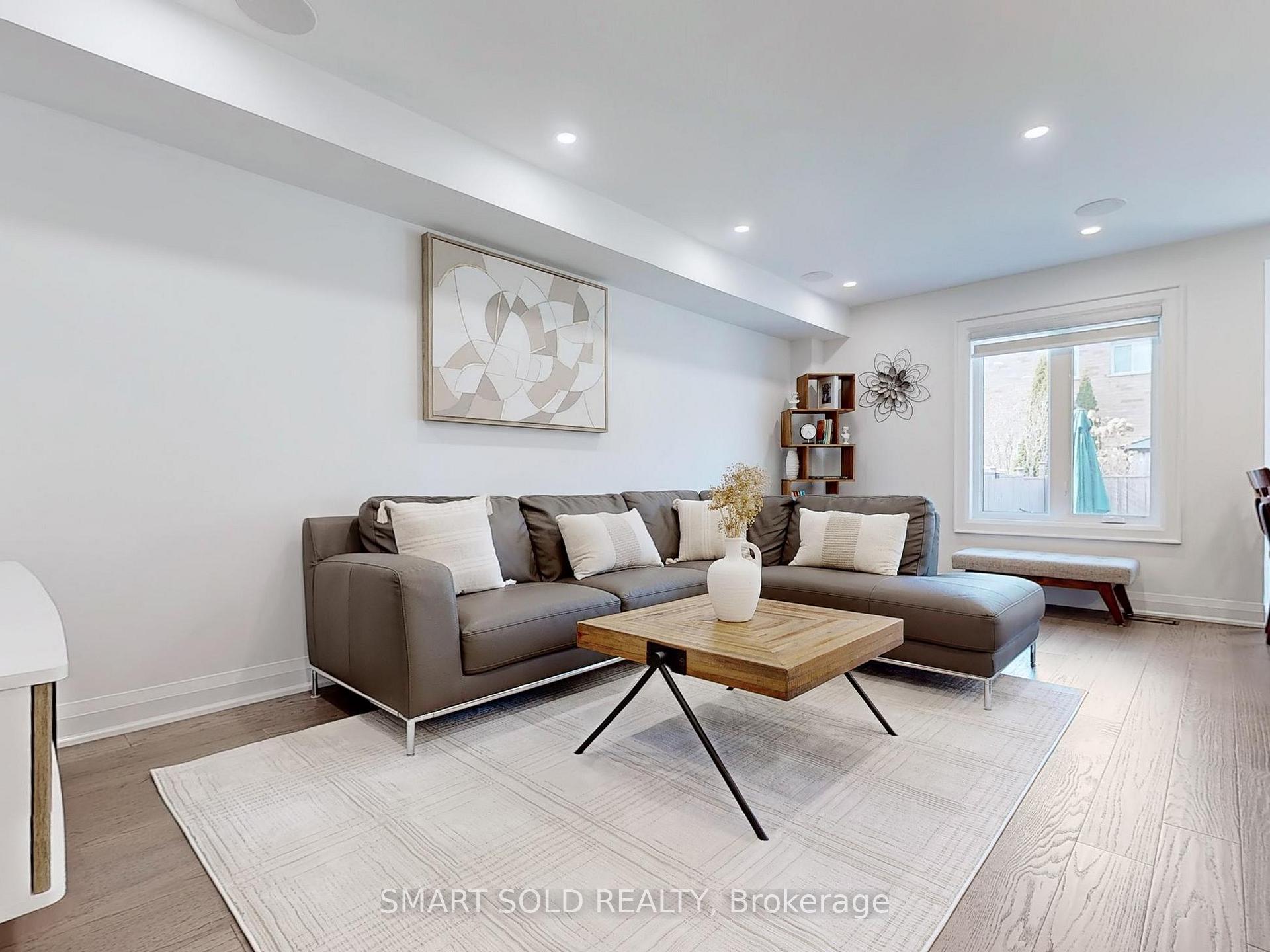 Photo 7 of 51 Cassia Crescent, Vaughan, Maple — HOMEH