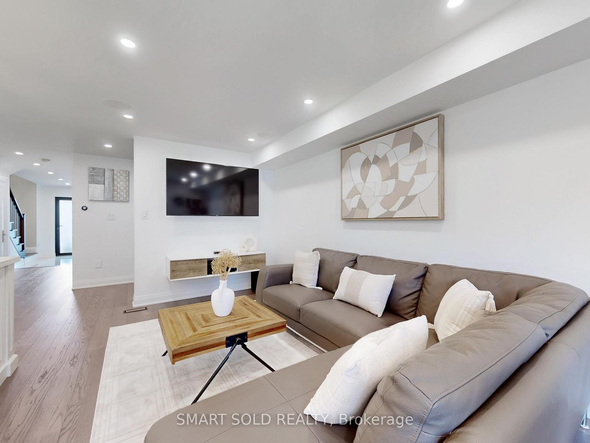Photo 8 of 51 Cassia Crescent, Vaughan, Maple — HOMEH