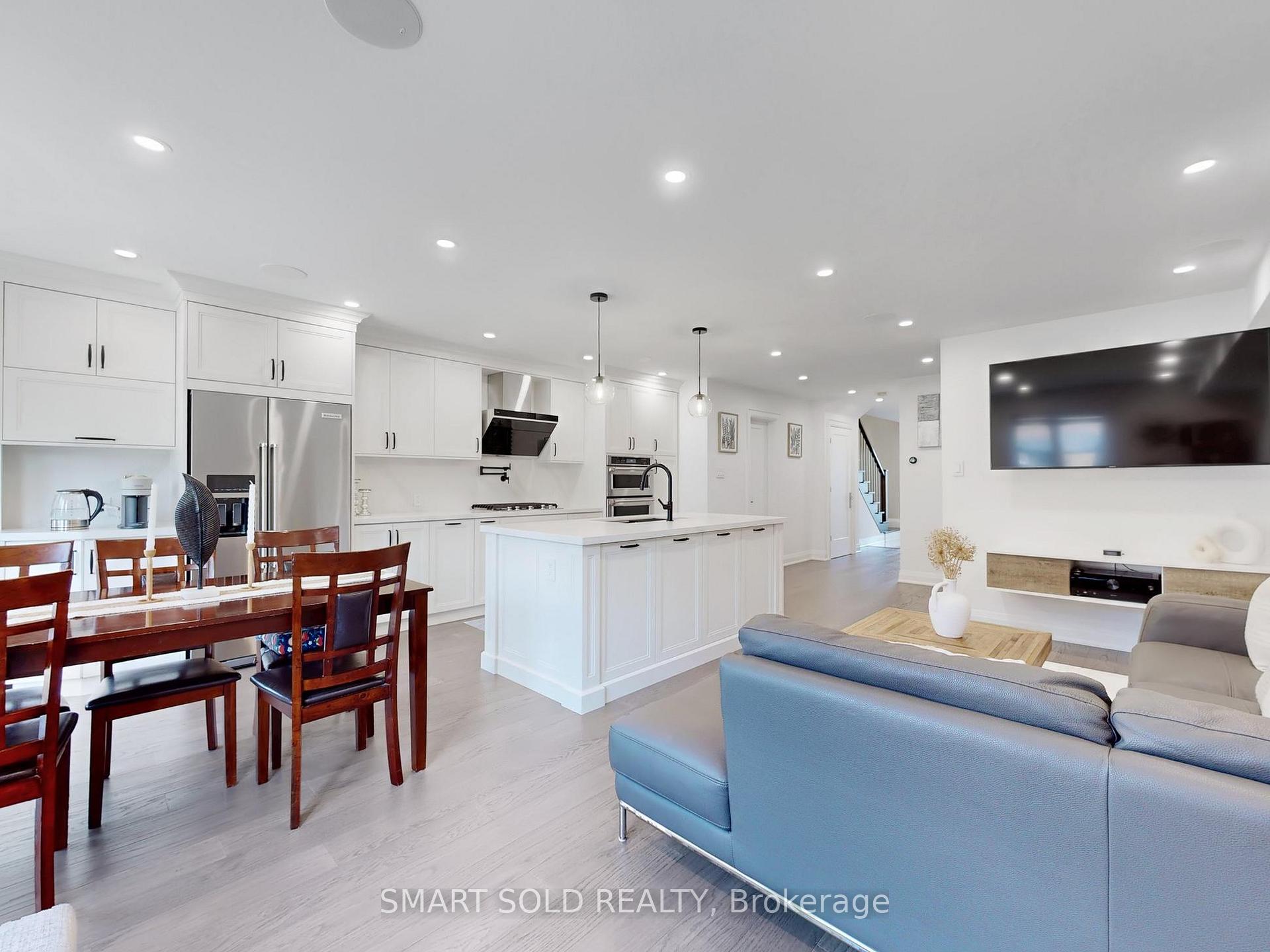 Photo 9 of 51 Cassia Crescent, Vaughan, Maple — HOMEH