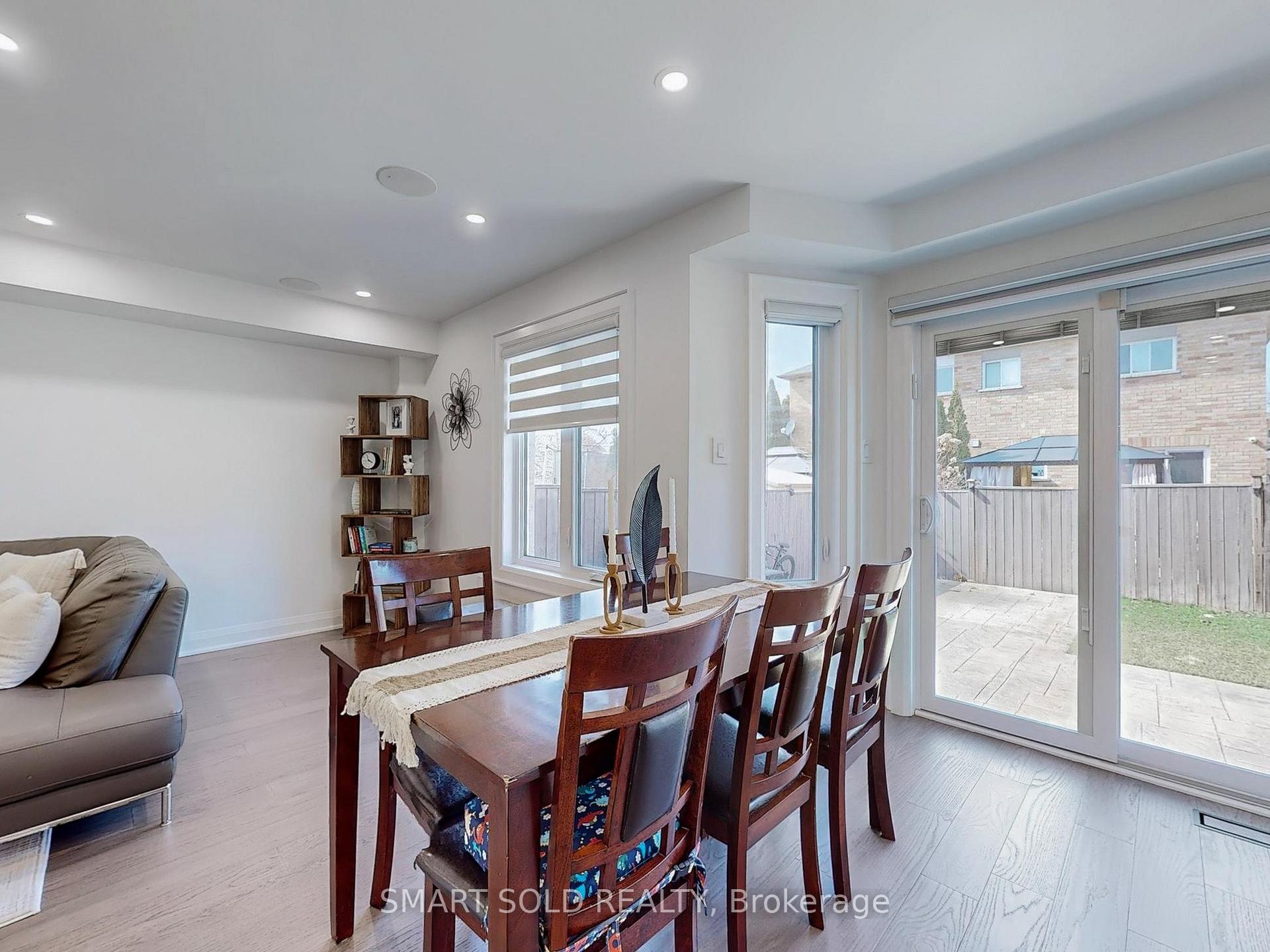 Photo 10 of 51 Cassia Crescent, Vaughan, Maple — HOMEH