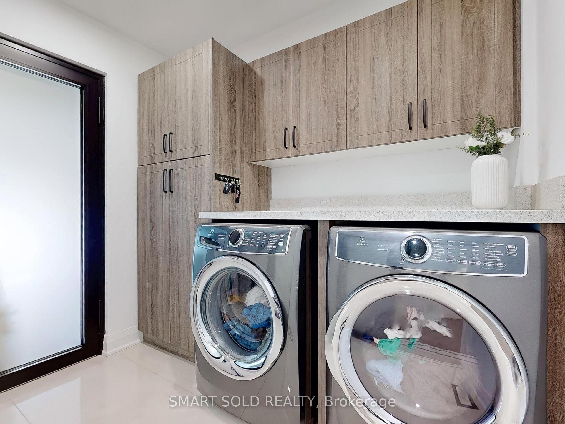 Photo 12 of 51 Cassia Crescent, Vaughan, Maple — HOMEH