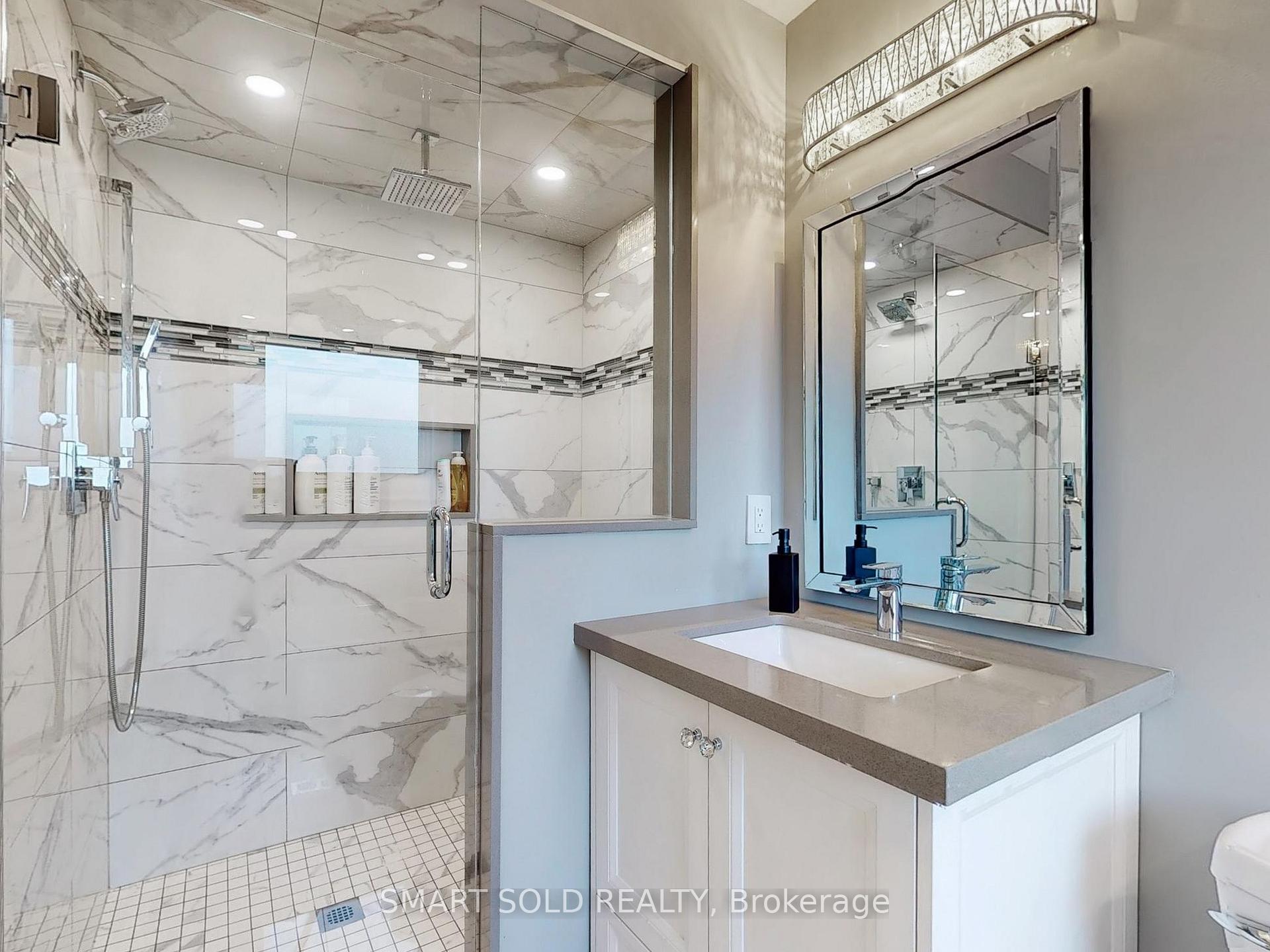 Photo 19 of 51 Cassia Crescent, Vaughan, Maple — HOMEH