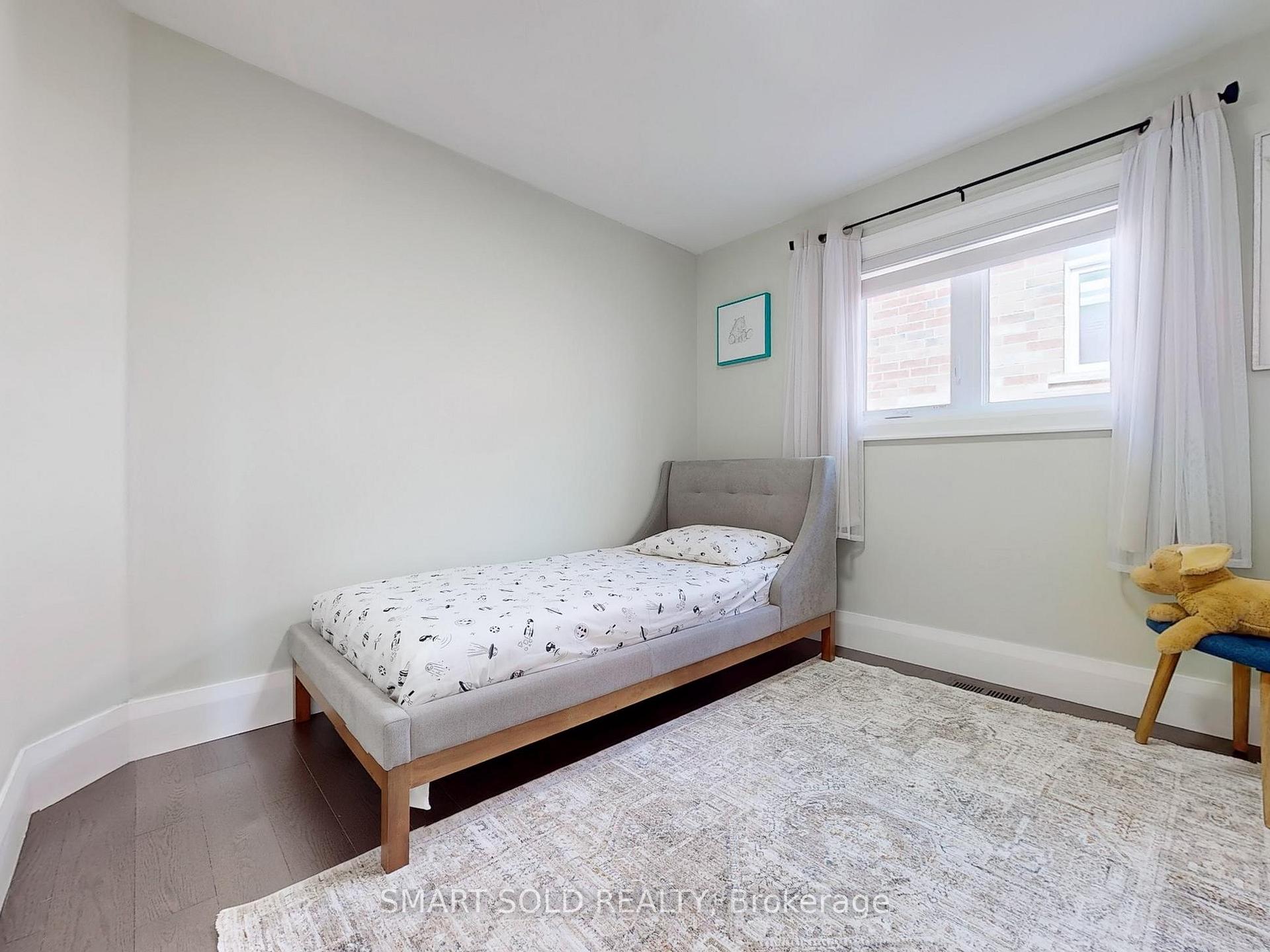 Photo 25 of 51 Cassia Crescent, Vaughan, Maple — HOMEH