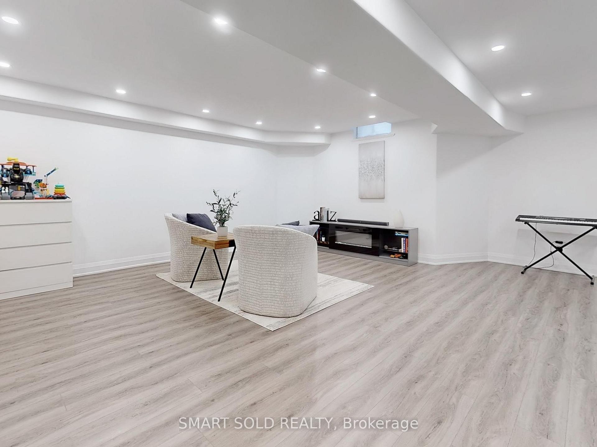 Photo 28 of 51 Cassia Crescent, Vaughan, Maple — HOMEH
