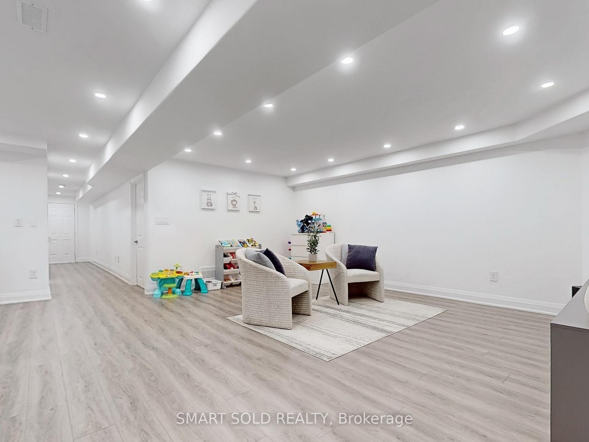 Photo 29 of 51 Cassia Crescent, Vaughan, Maple — HOMEH