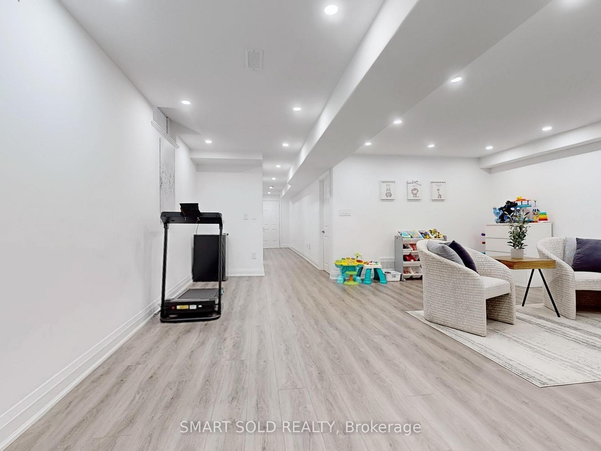 Photo 30 of 51 Cassia Crescent, Vaughan, Maple — HOMEH