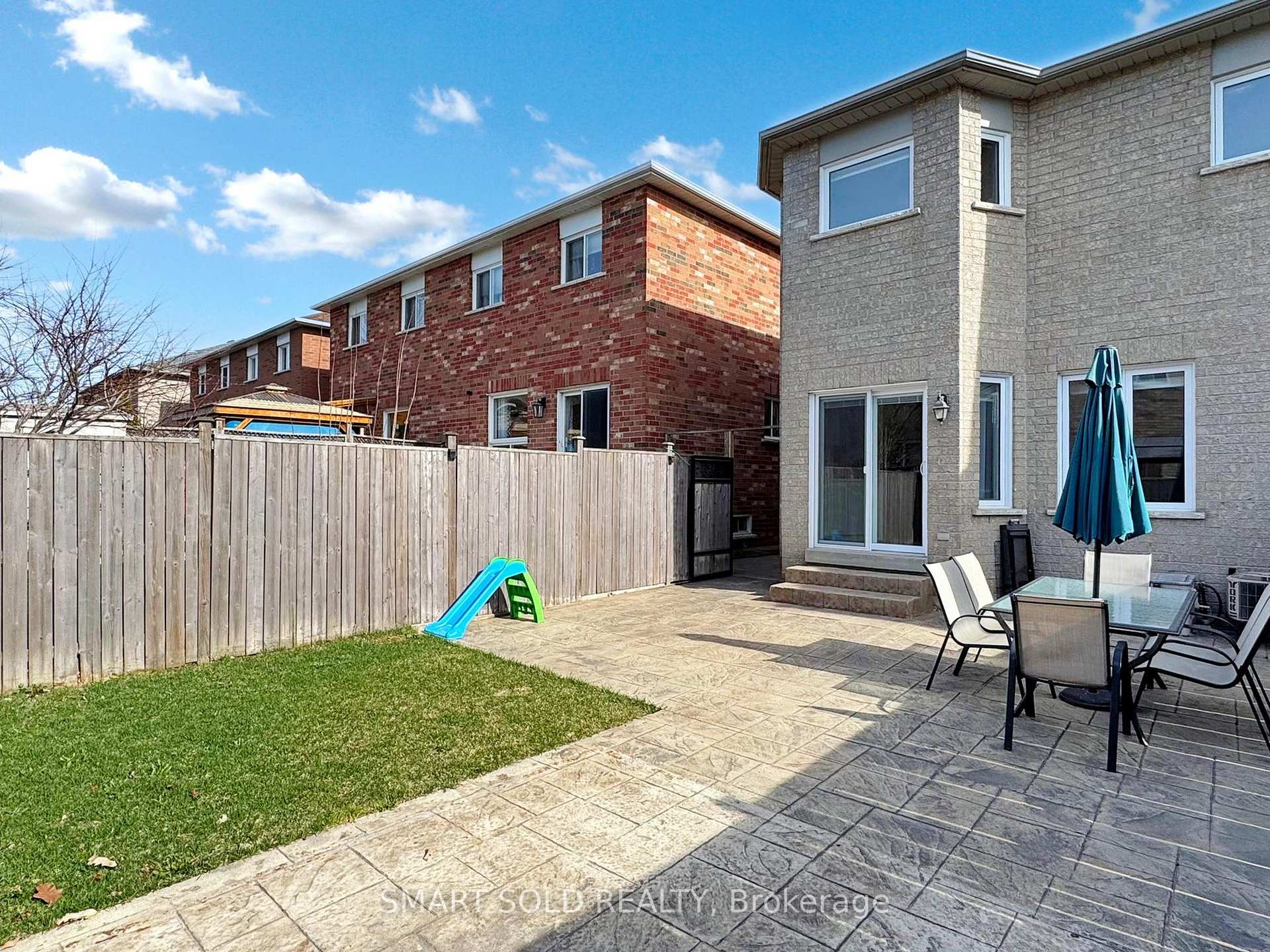 Photo 32 of 51 Cassia Crescent, Vaughan, Maple — HOMEH