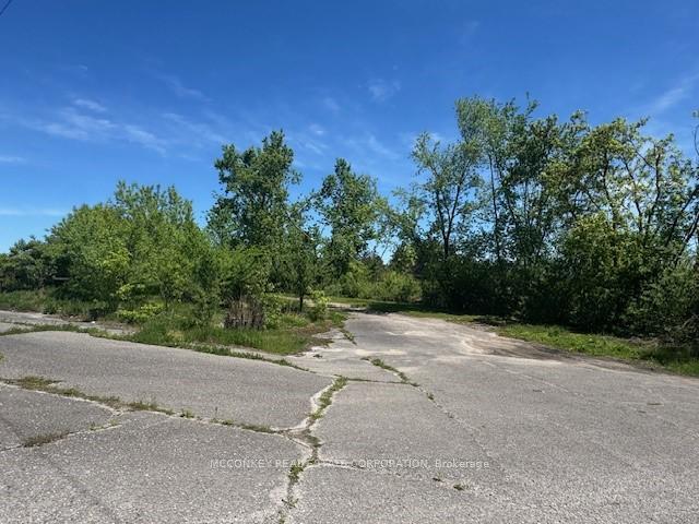 Photo 8 of 2414 Ashburnham Drive, Peterborough, Ashburnham Ward 4 — HOMEH