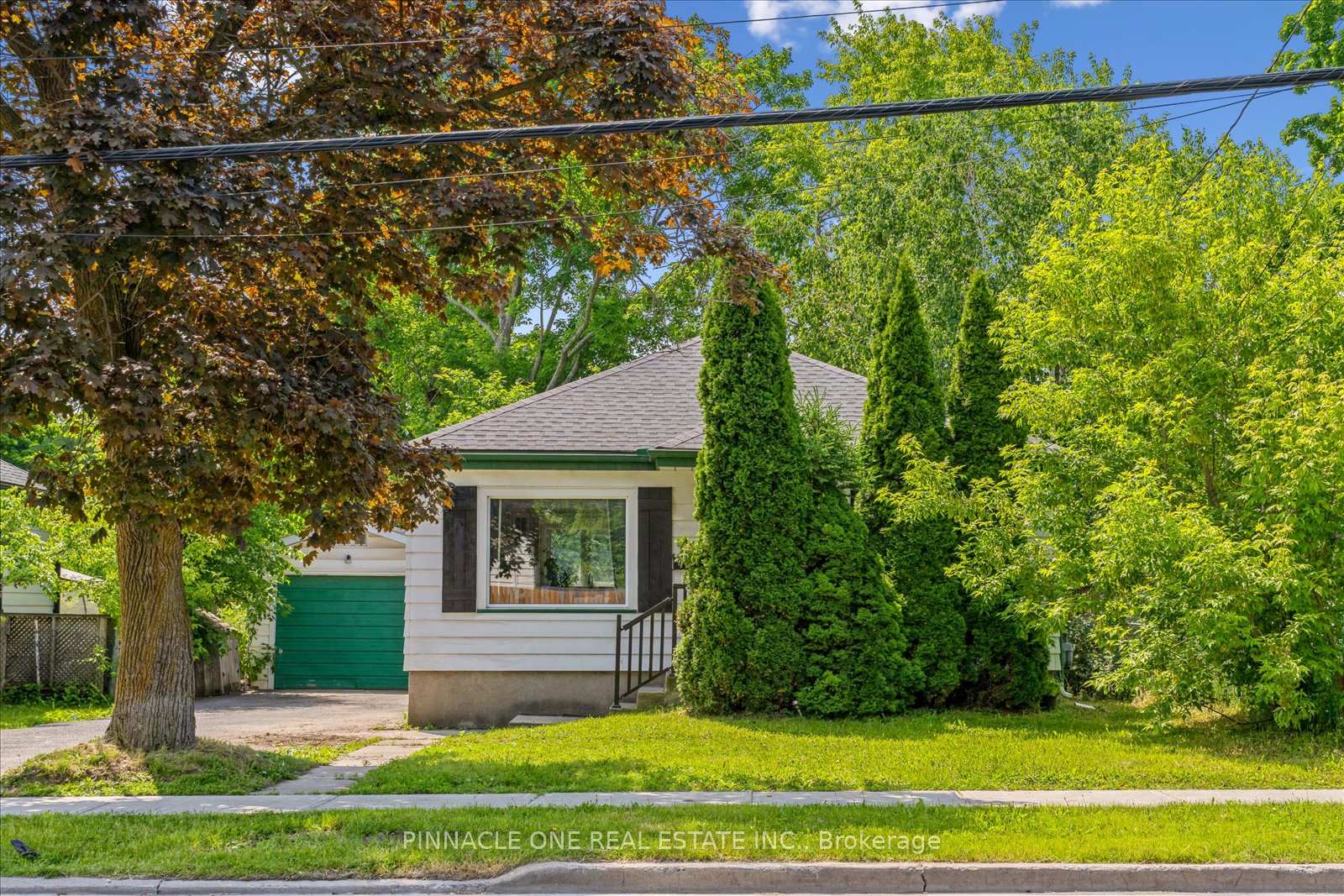 Photo 1 of 425 Parkhill Road W, Peterborough, Town Ward 3 — HOMEH