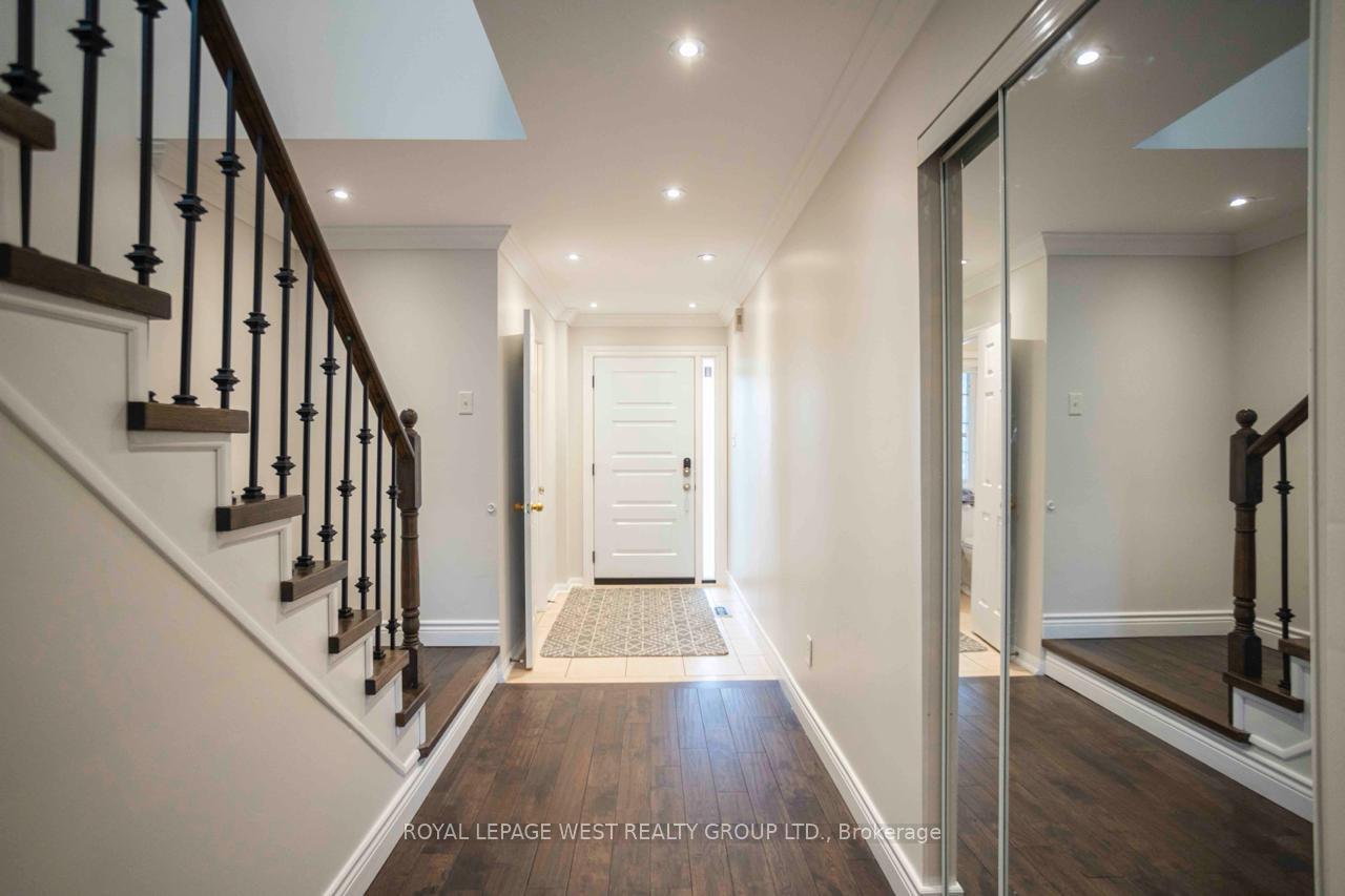Photo 2 of 1532 Sarasota Crescent, Oshawa, Samac — HOMEH