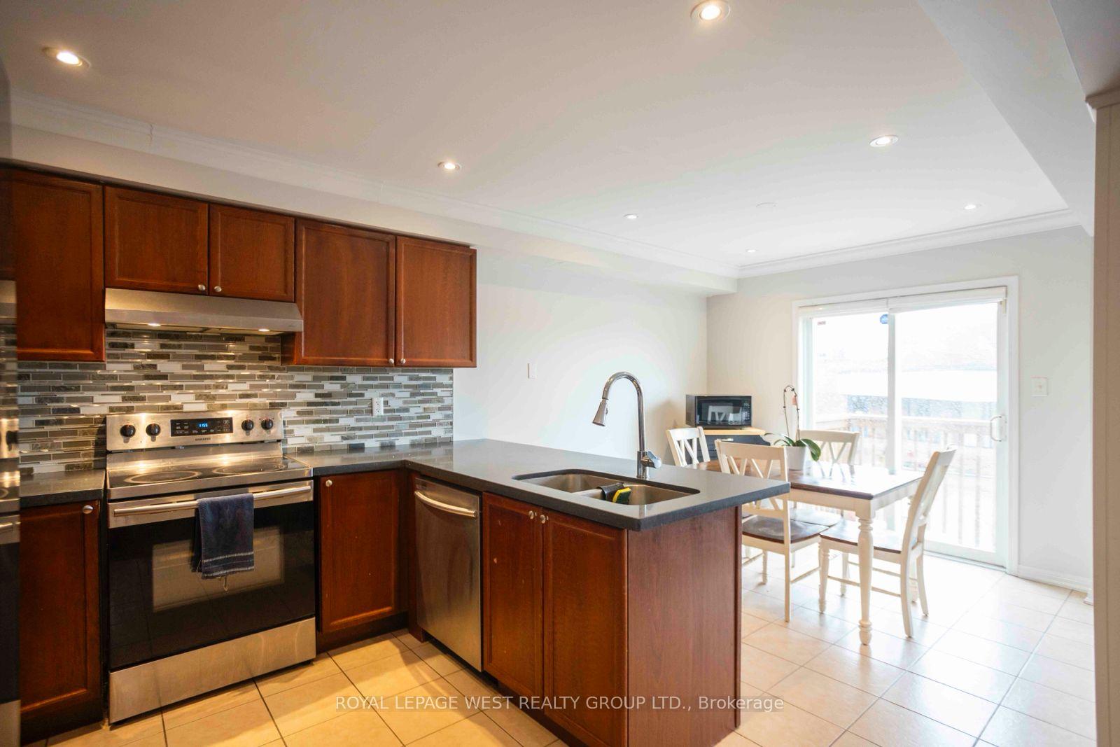 Photo 3 of 1532 Sarasota Crescent, Oshawa, Samac — HOMEH