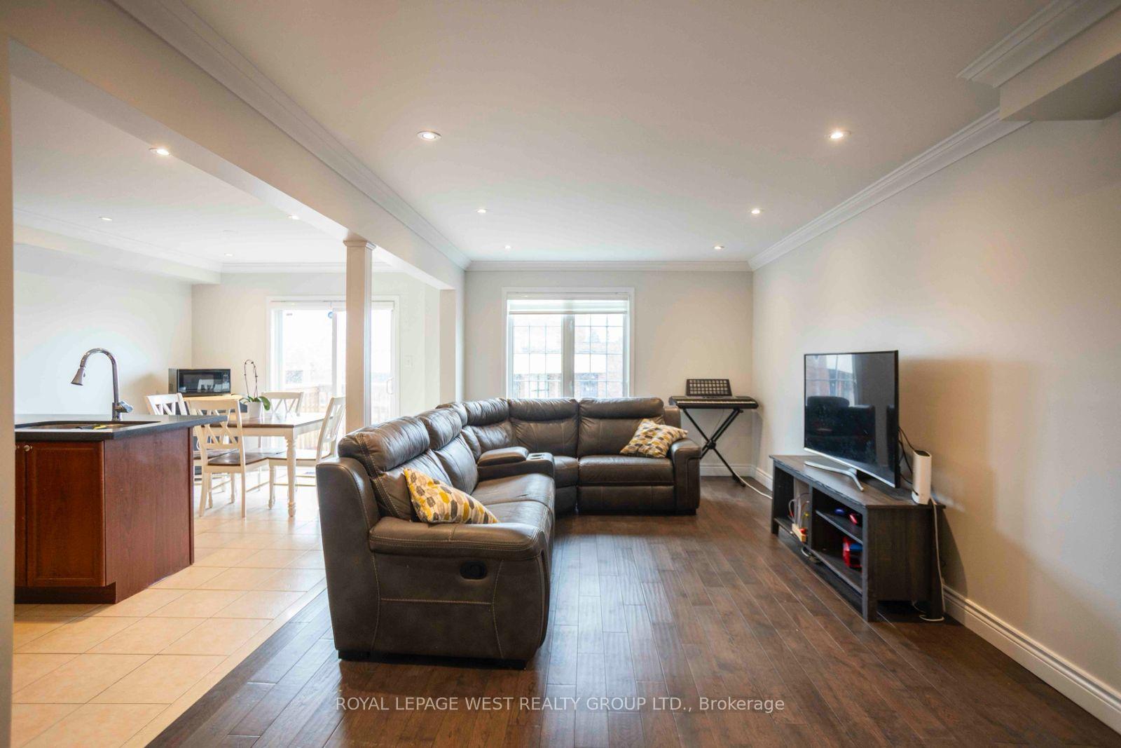 Photo 5 of 1532 Sarasota Crescent, Oshawa, Samac — HOMEH