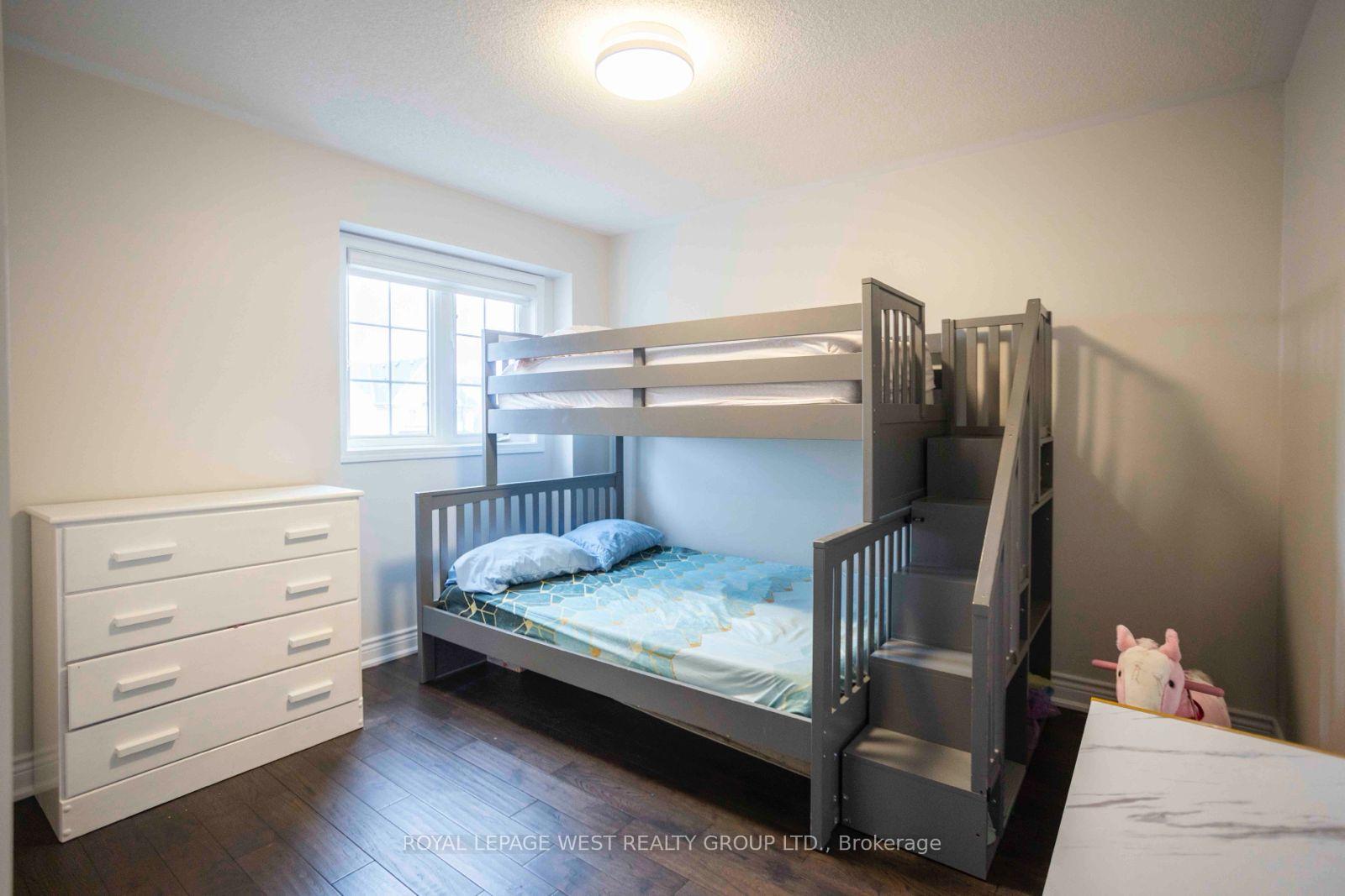 Photo 6 of 1532 Sarasota Crescent, Oshawa, Samac — HOMEH