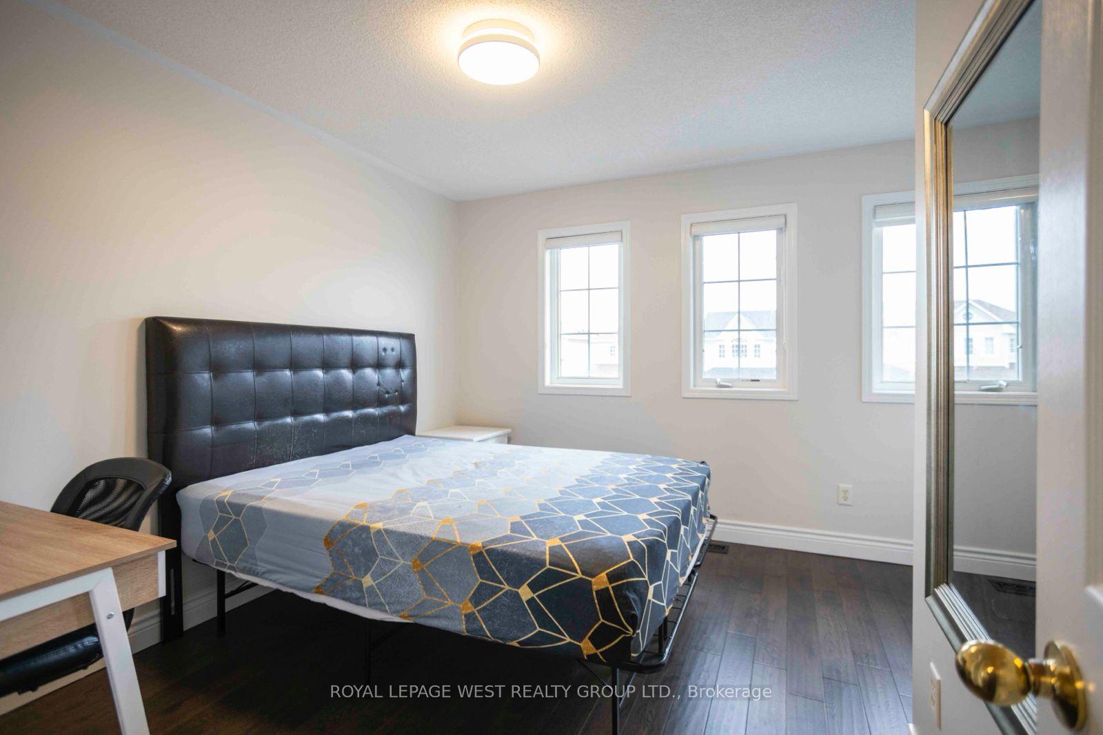 Photo 7 of 1532 Sarasota Crescent, Oshawa, Samac — HOMEH