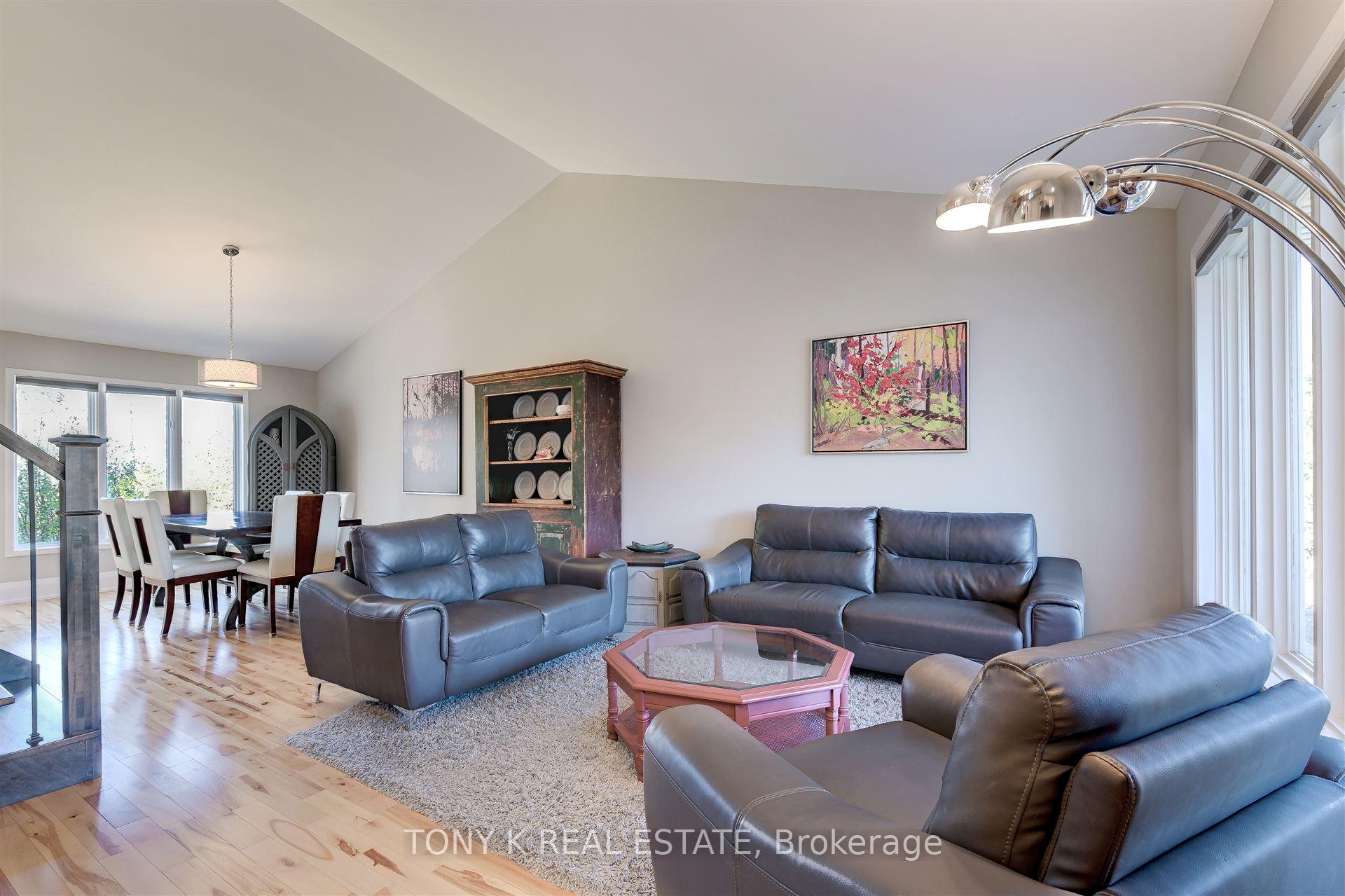 Photo 4 of 498 Safari Drive, Oshawa, Eastdale — HOMEH