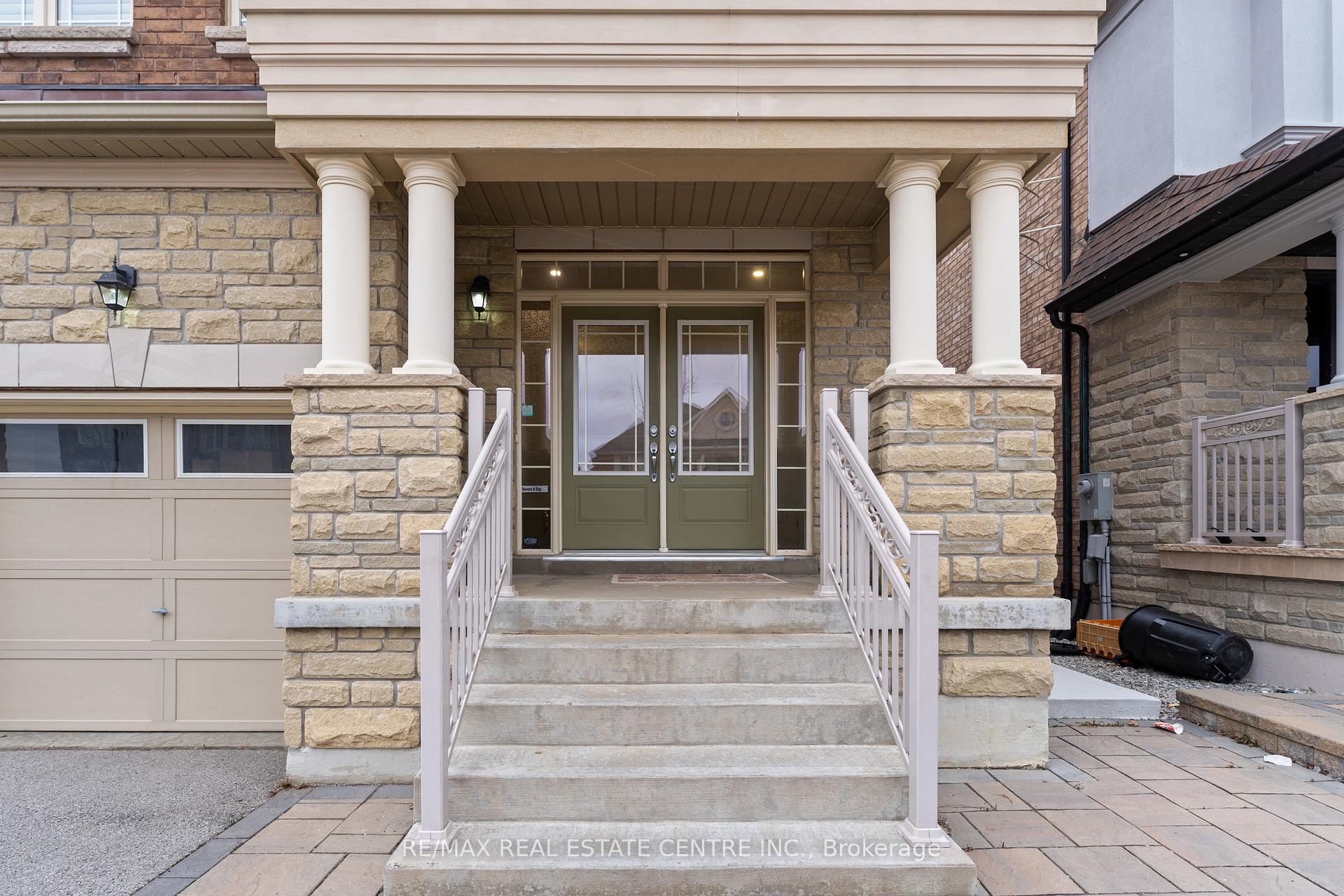 Photo 3 of 14 Garyscholl Road, Vaughan, Vellore Village — HOMEH