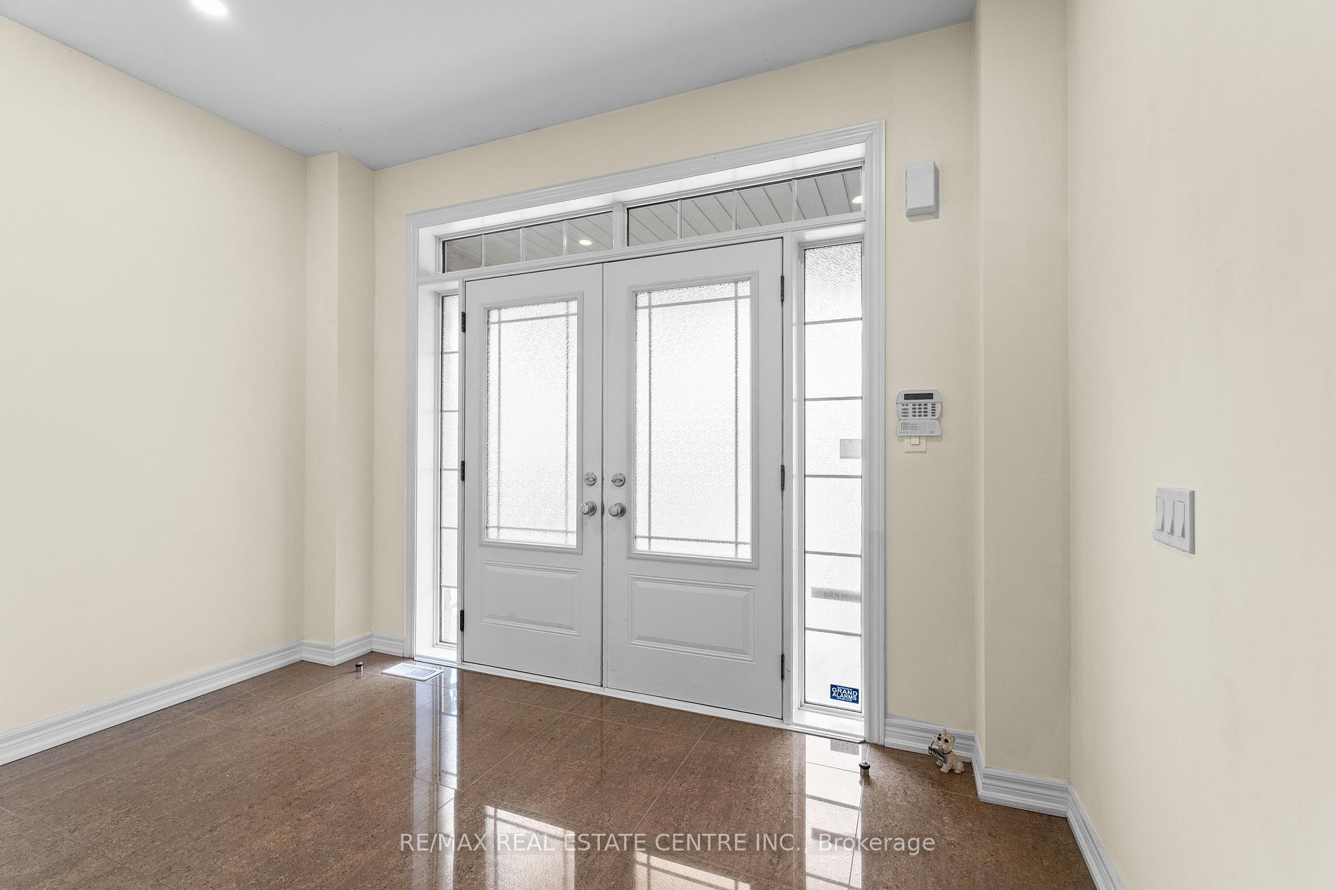 Photo 4 of 14 Garyscholl Road, Vaughan, Vellore Village — HOMEH