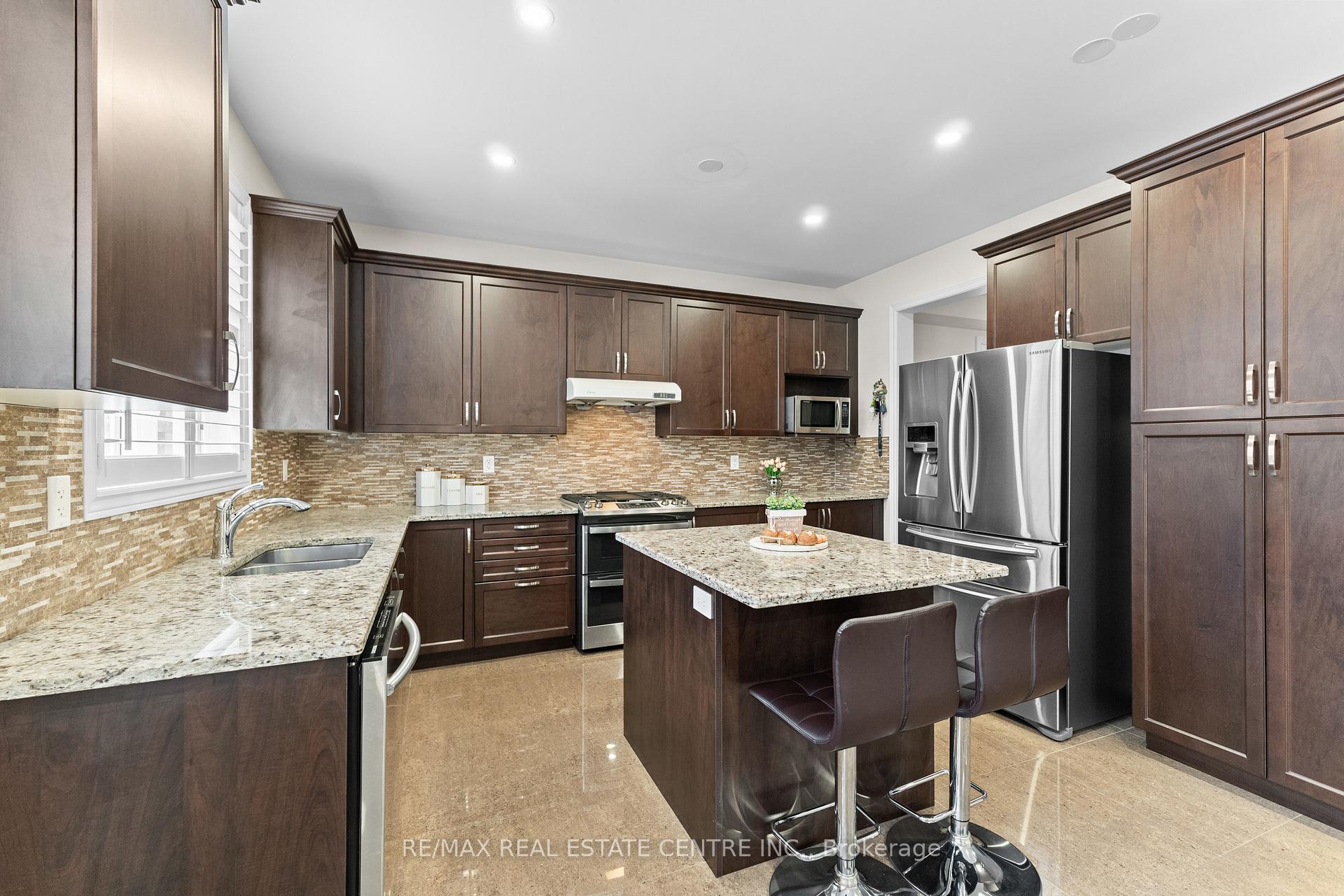 Photo 8 of 14 Garyscholl Road, Vaughan, Vellore Village — HOMEH