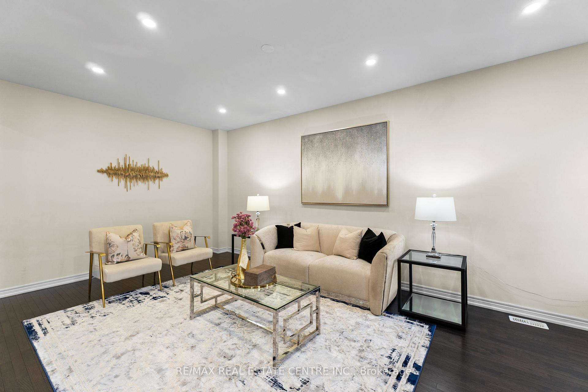 Photo 10 of 14 Garyscholl Road, Vaughan, Vellore Village — HOMEH