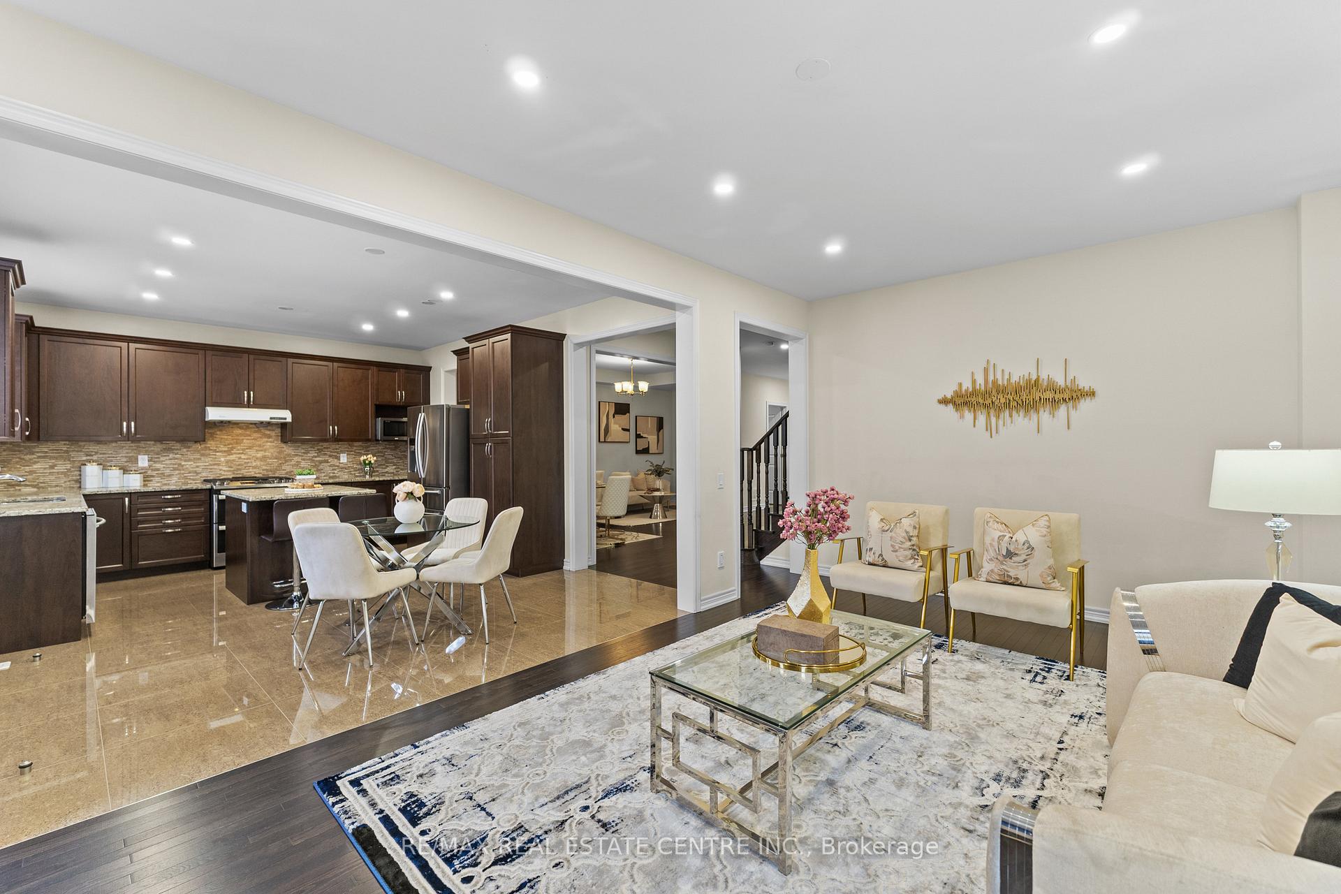 Photo 12 of 14 Garyscholl Road, Vaughan, Vellore Village — HOMEH