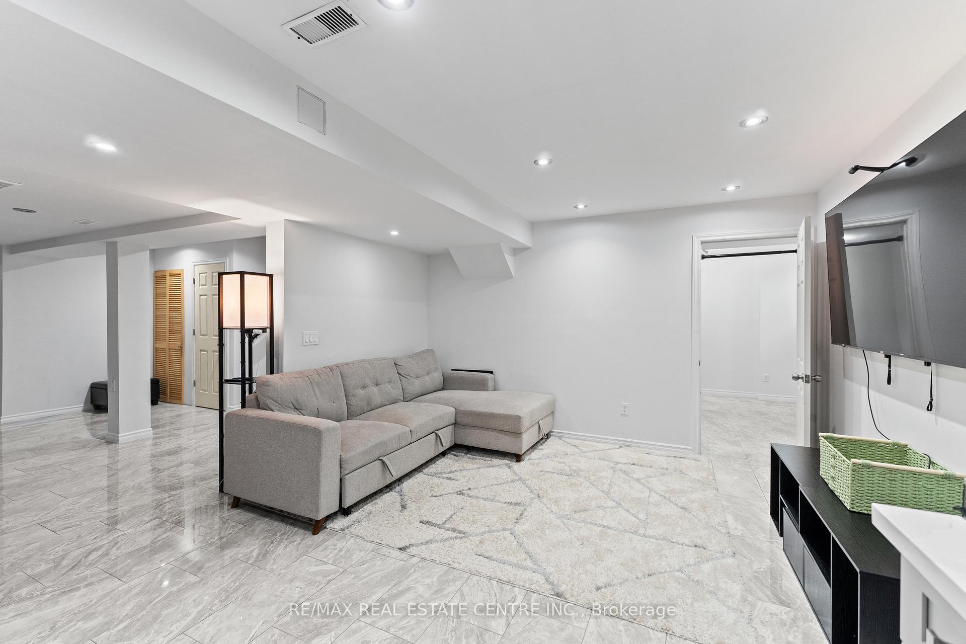 Photo 33 of 14 Garyscholl Road, Vaughan, Vellore Village — HOMEH