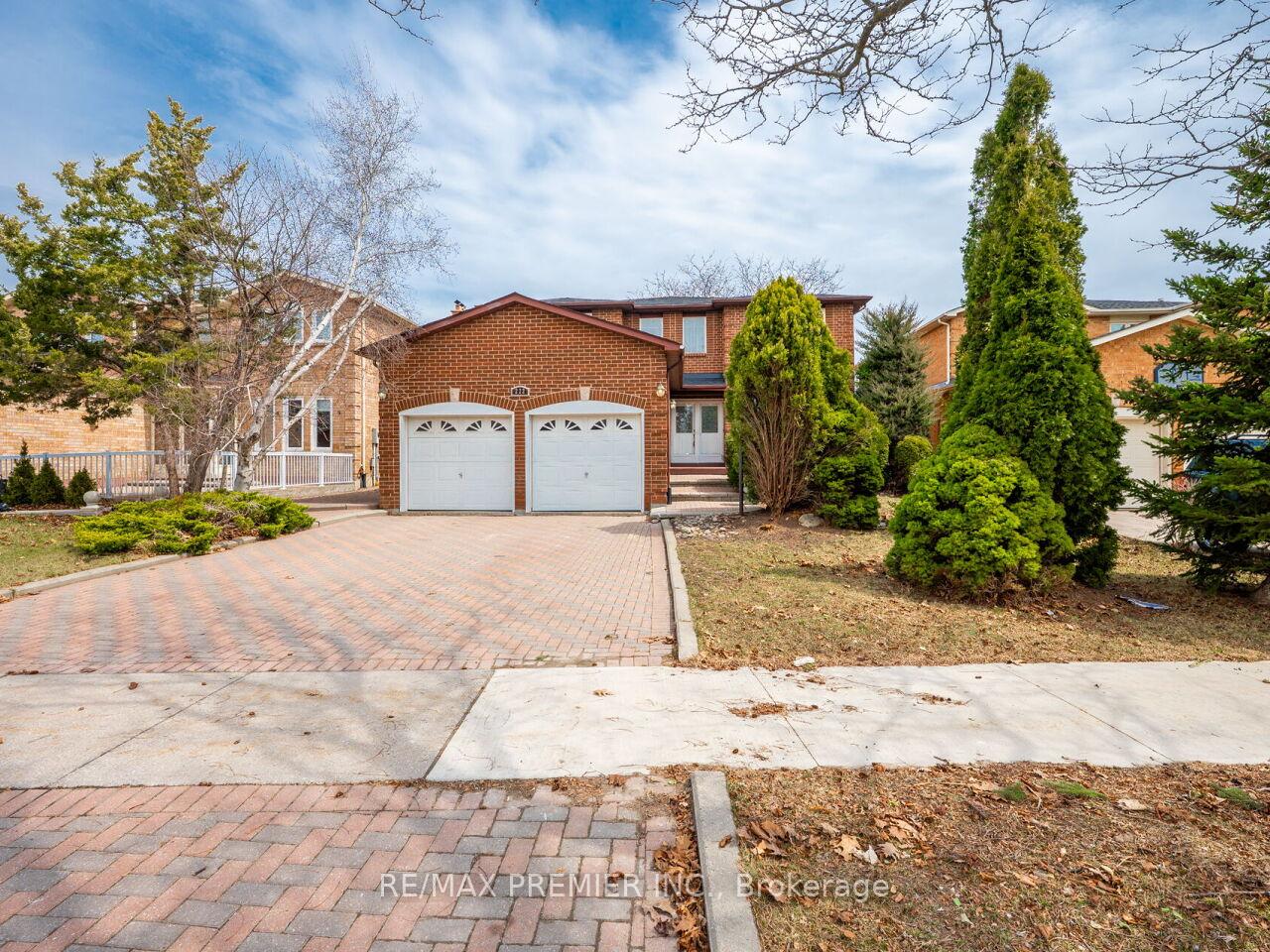 Photo 1 of 222 Barrhill Road, Vaughan, Maple — HOMEH