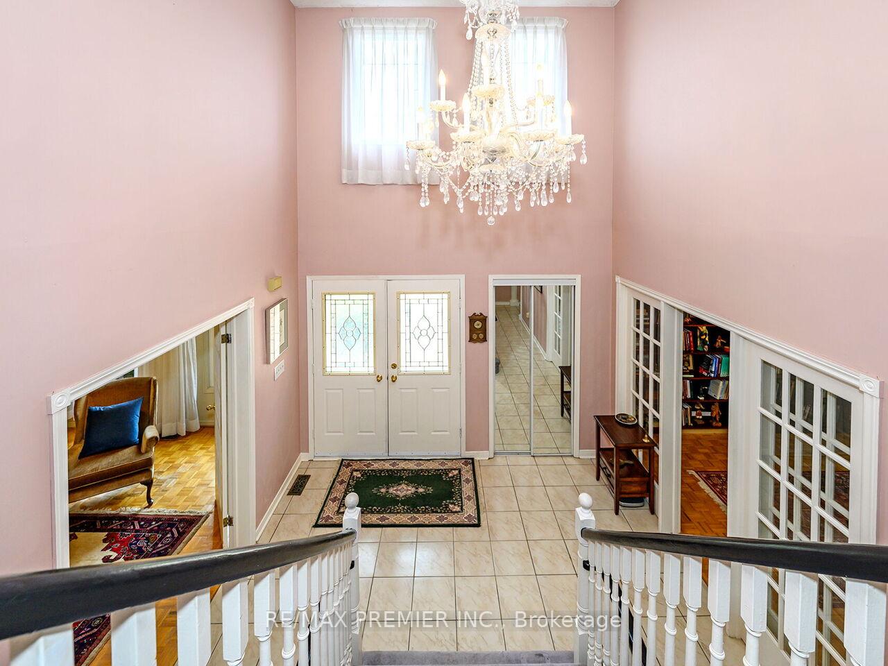 Photo 4 of 222 Barrhill Road, Vaughan, Maple — HOMEH