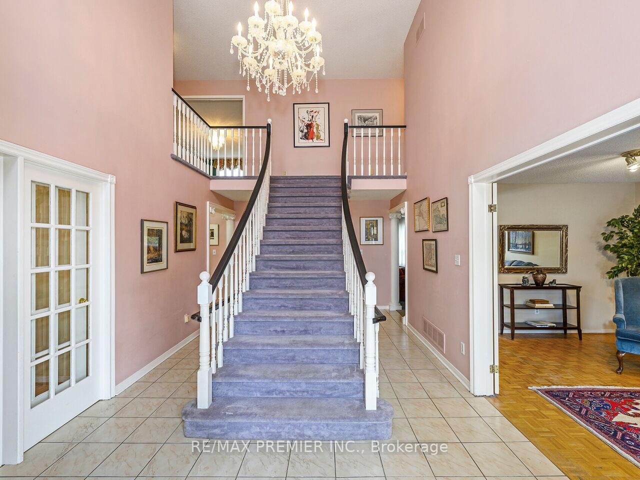 Photo 5 of 222 Barrhill Road, Vaughan, Maple — HOMEH