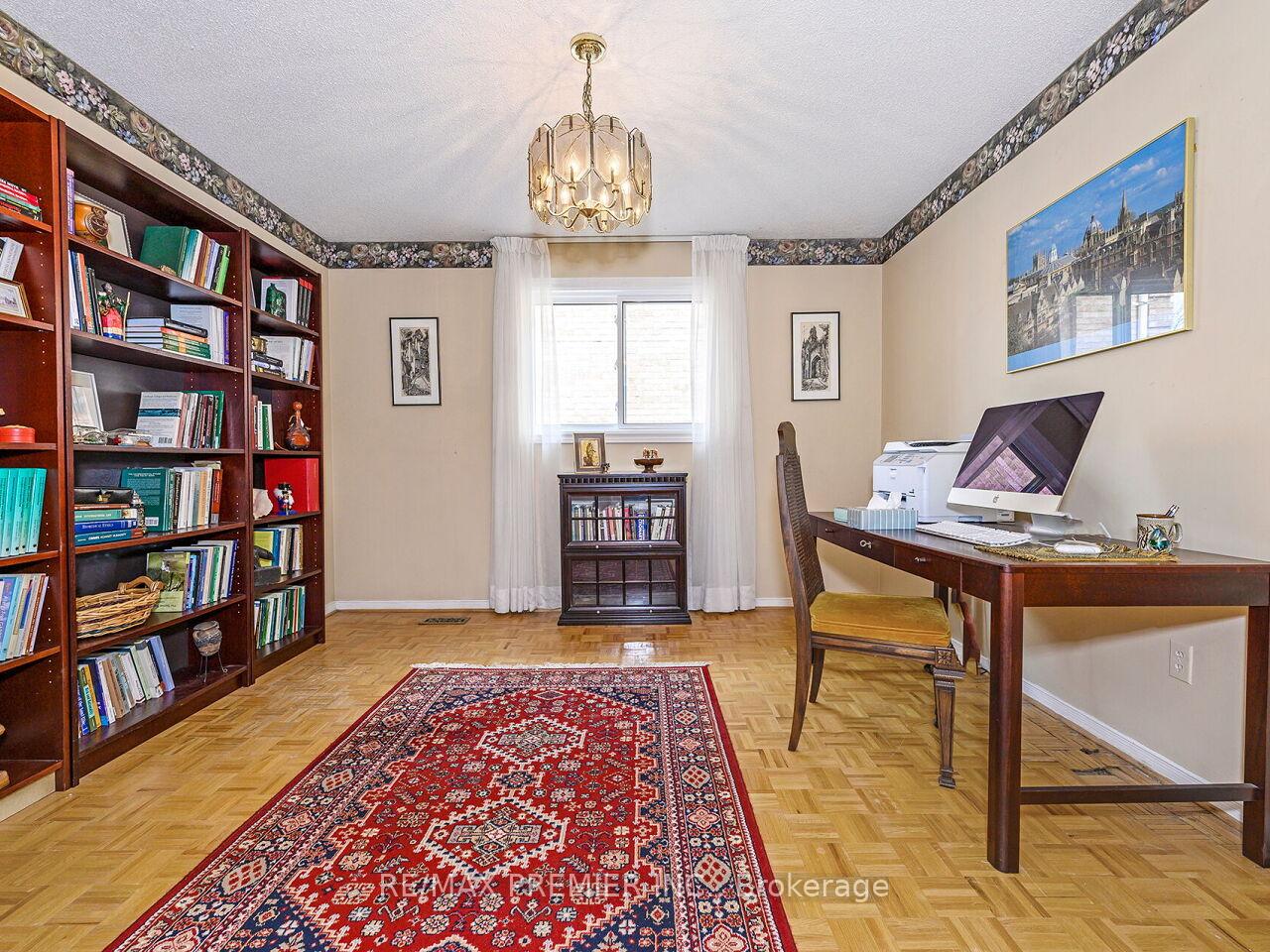 Photo 6 of 222 Barrhill Road, Vaughan, Maple — HOMEH