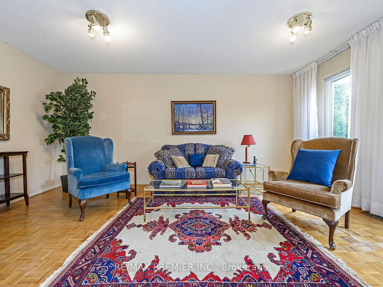 Photo 8 of 222 Barrhill Road, Vaughan, Maple — HOMEH