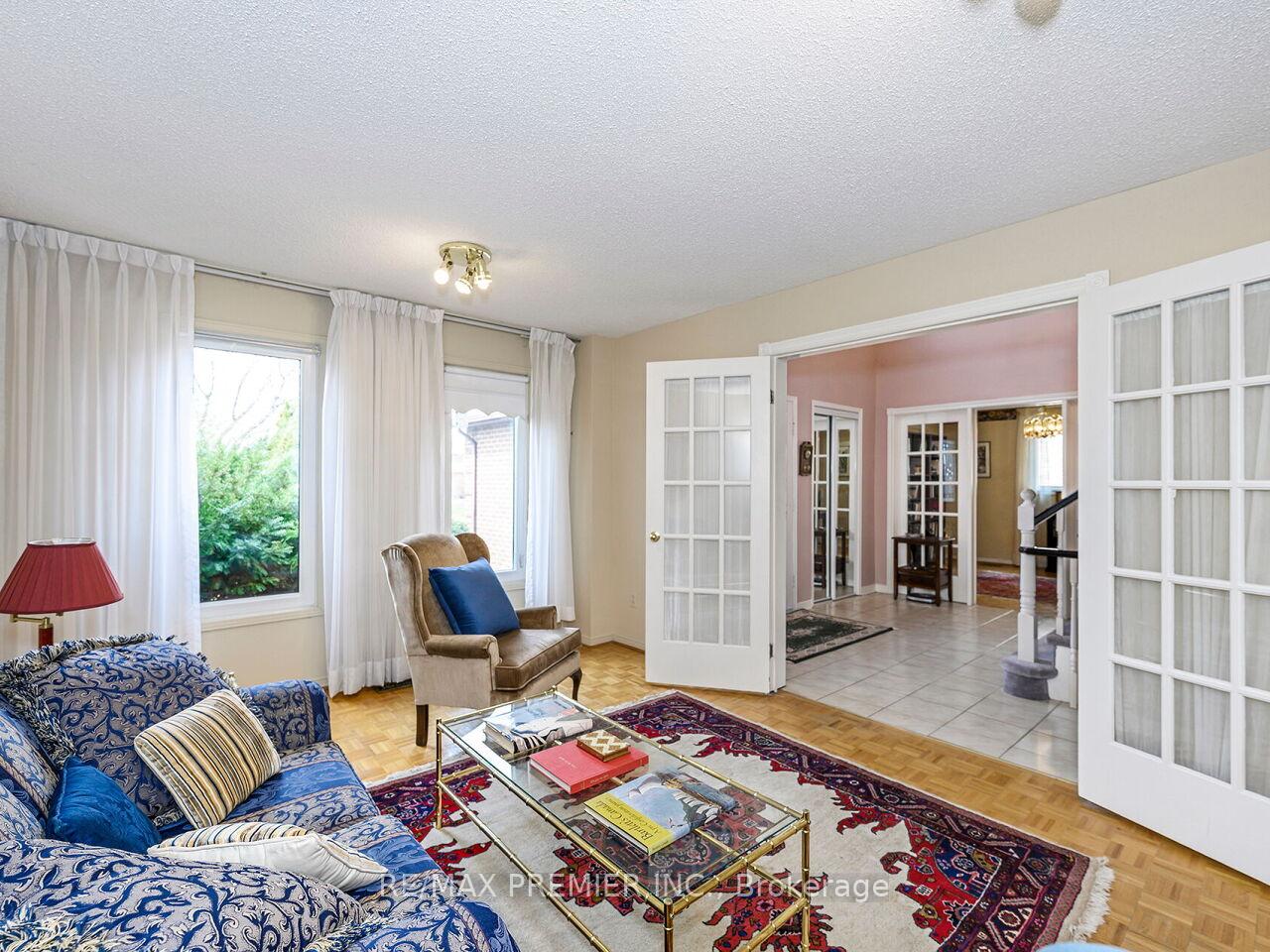 Photo 9 of 222 Barrhill Road, Vaughan, Maple — HOMEH