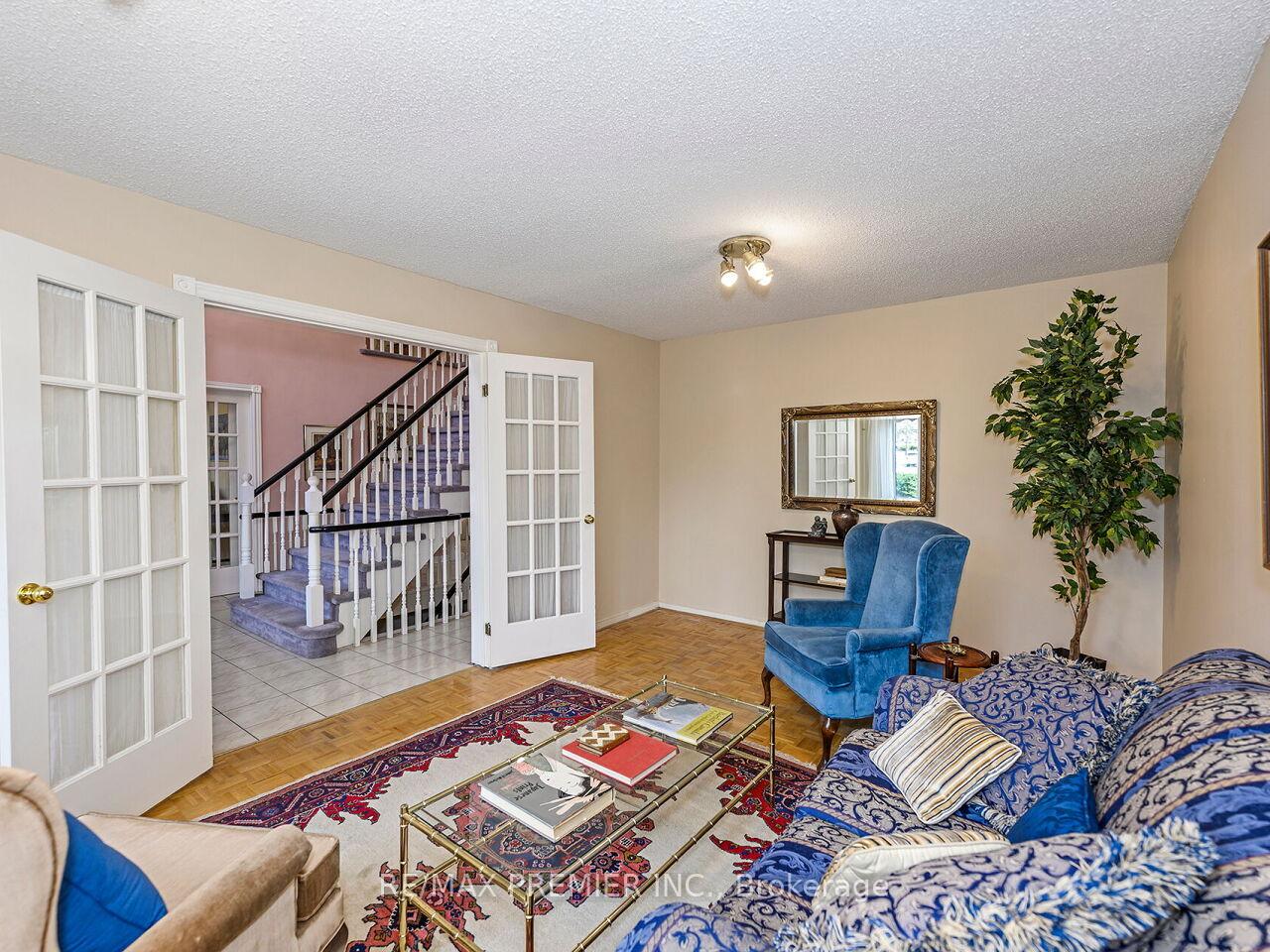 Photo 10 of 222 Barrhill Road, Vaughan, Maple — HOMEH
